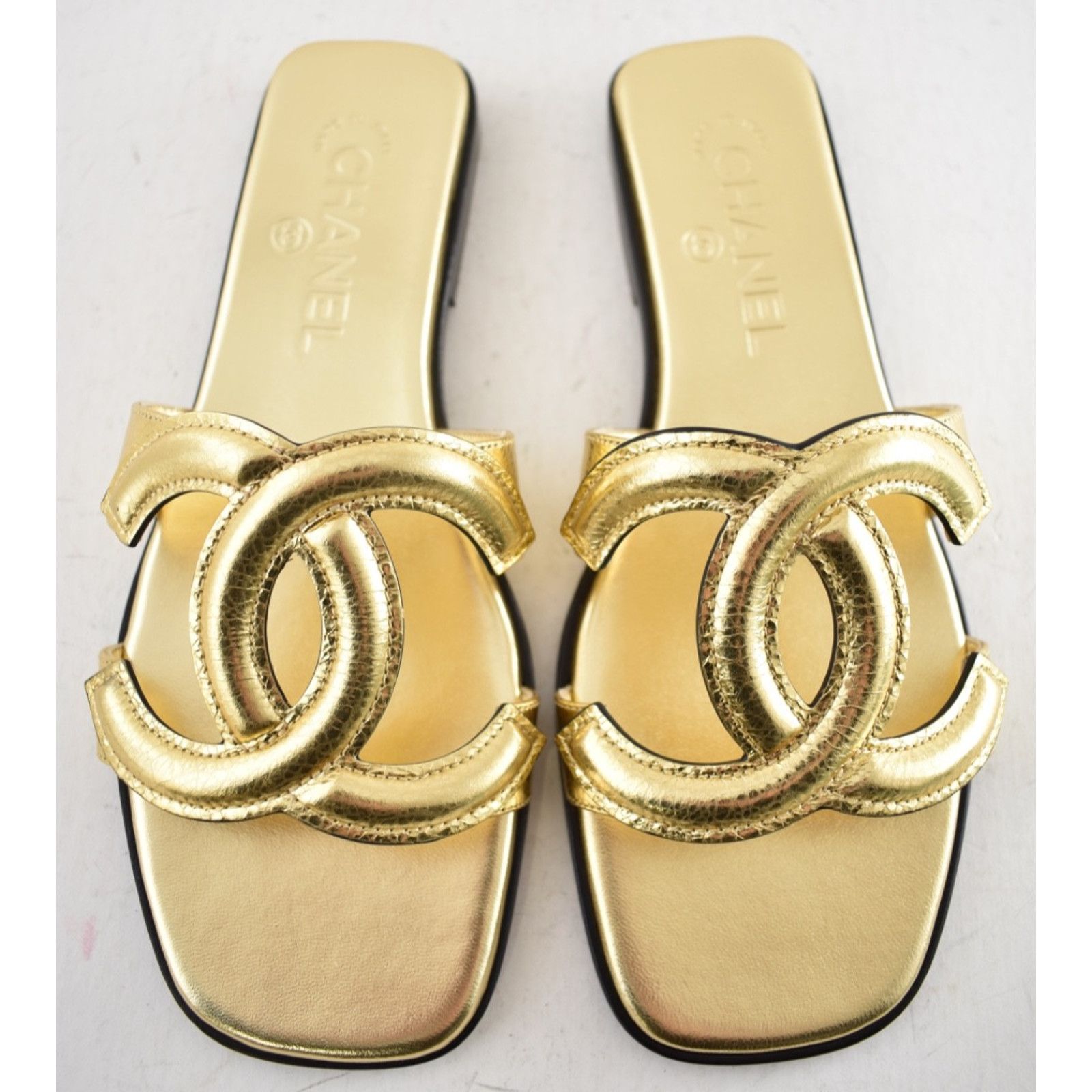 Chanel Chanel Golden Cracked Leather XL CC Mules Sandals 37 Size US 6 / IT 36 - 11 Thumbnail