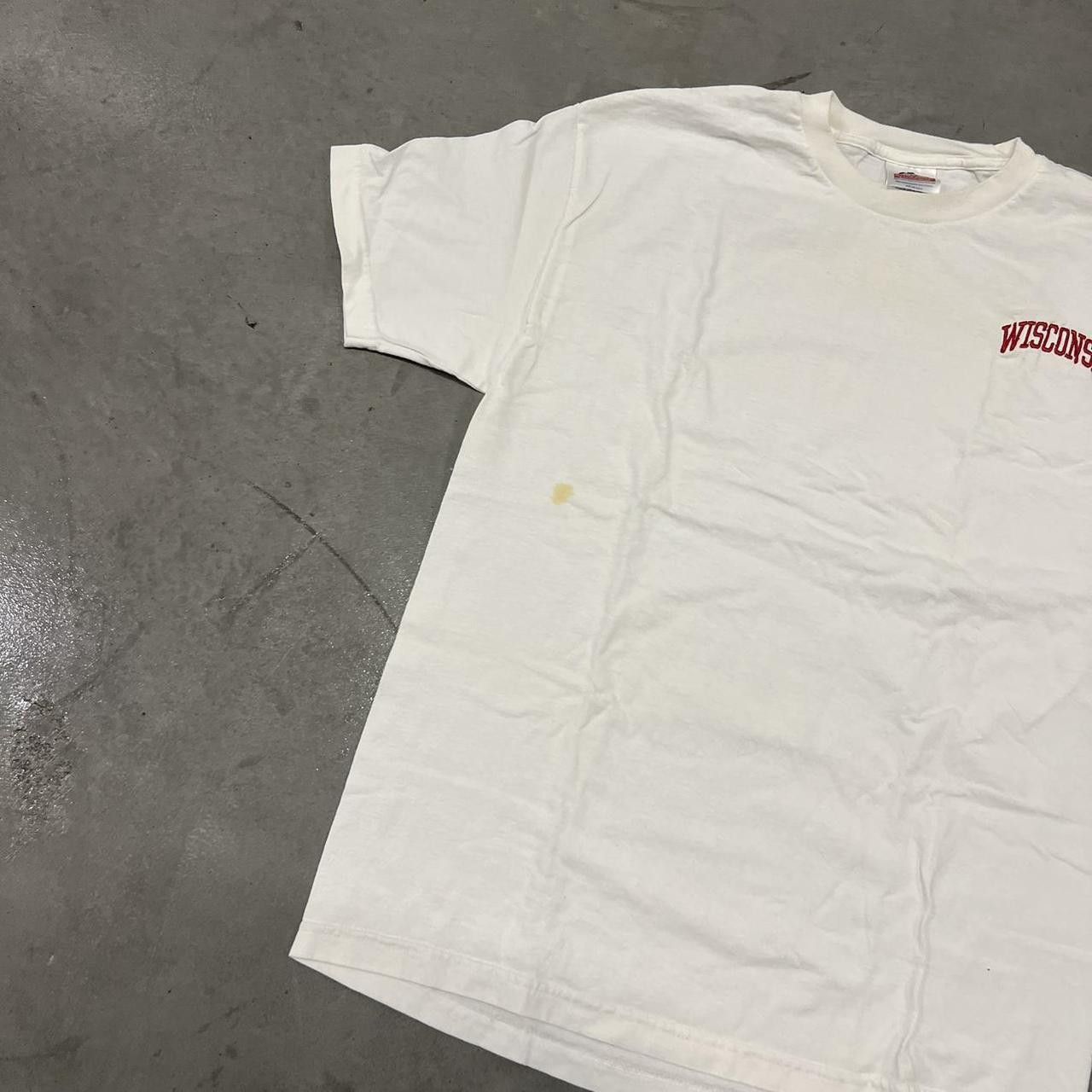 Vintage Vintage Y2K/2000s University of Wisconsin Badgers College Essential Vintage Tee! Size US M / EU 48-50 / 2 - 2 Thumbnail