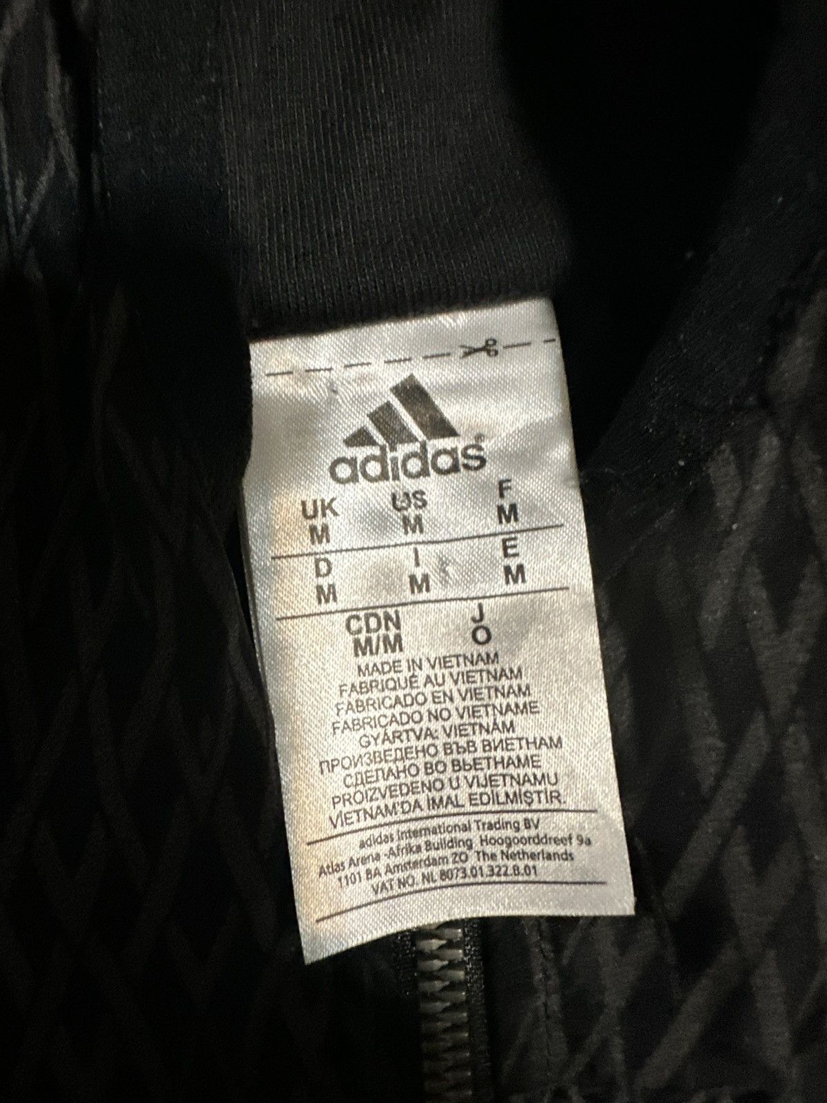 Adidas Vintage Adidas “triple black” windbreaker 00s size medium Size US M / EU 48-50 / 2 - 3 Thumbnail