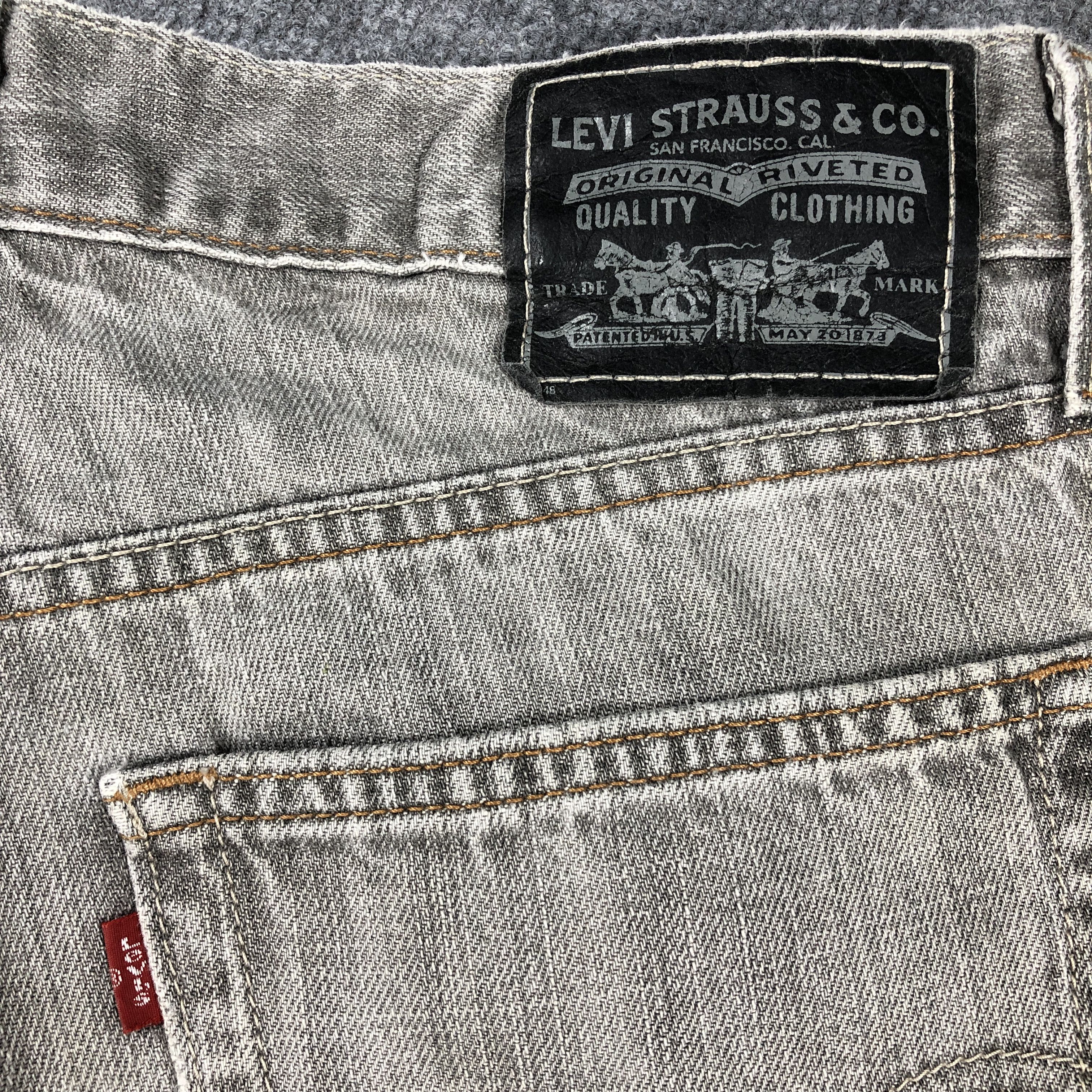 Vintage Levis 514 Slim Straight Jeans L710