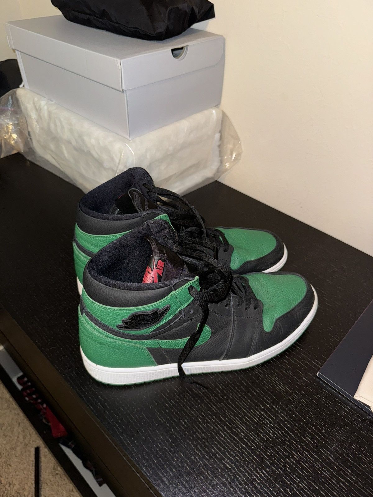 Jordan Brand × Nike Jordan 1 Pine Green Size US 13 / EU 46 - 1 Thumbnail