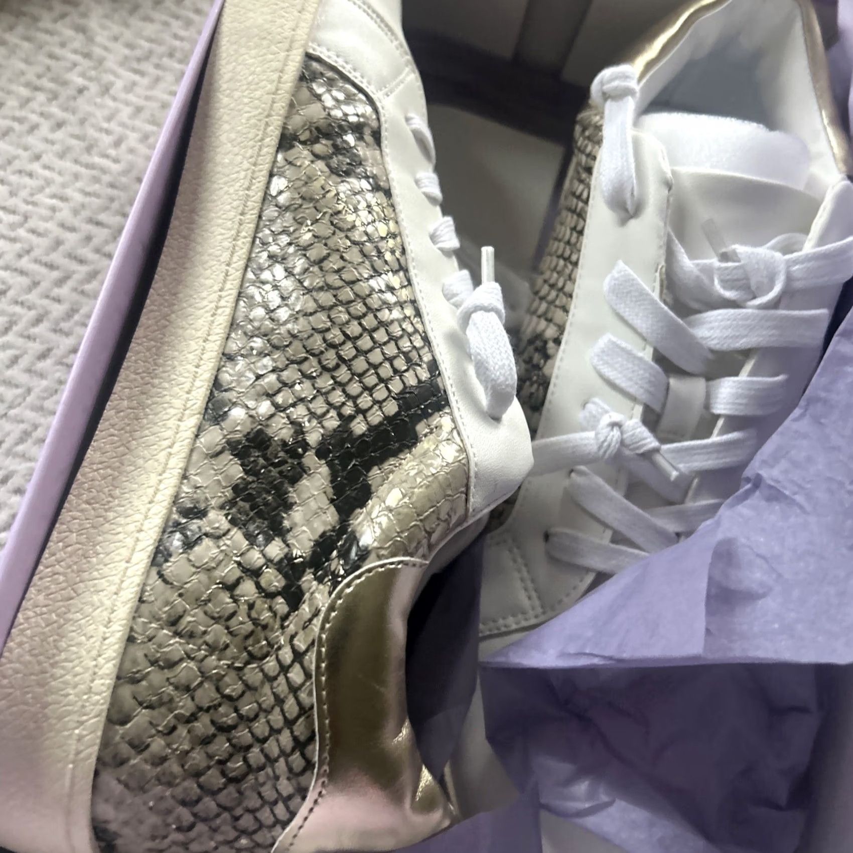 Steve Madden VINTAGE Steve Madden Larrrk White Gold Snake Leather Lace Up Sneakers Size 10 Brand New Size US 10 / IT 40 - 6 Thumbnail