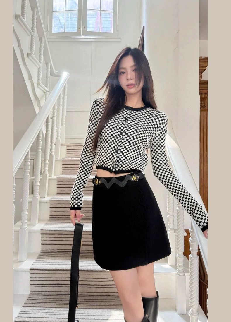 Louis Vuitton Louis Vuitton Black and white checkerboard long-sleeve swe Size S / US 4 / IT 40 - 7 Thumbnail
