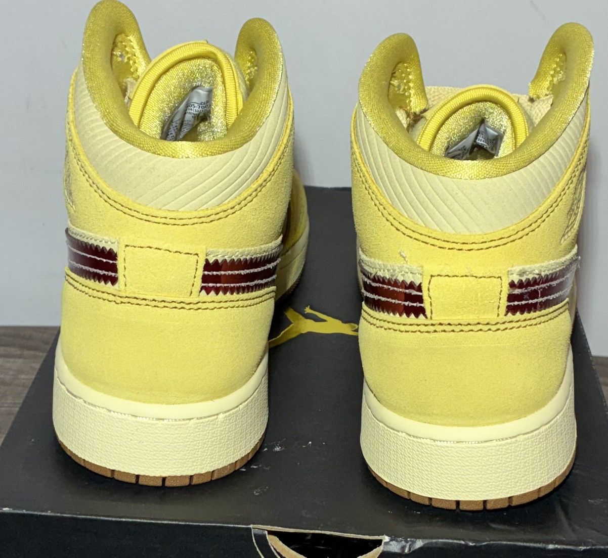 Jordan Brand Size 6Y - Air Jordan 1 Mid SE French Fries (GS) Size US 6 / EU 39 - 5 Thumbnail
