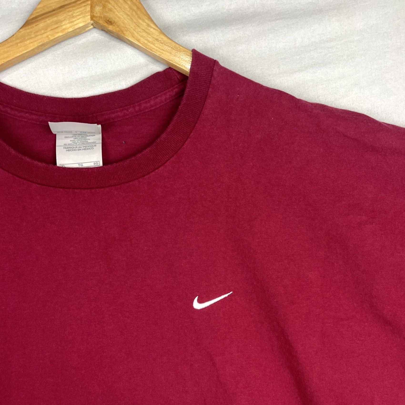 Nike VINTAGE Nike Shirt Mens XL Swoosh Logo Streetwear Adult Y2K Maroon Purple Logo Embroidered Short Sleeve Crew Neck T-Shirt Size US XL / EU 56 / 4 - 3 Thumbnail