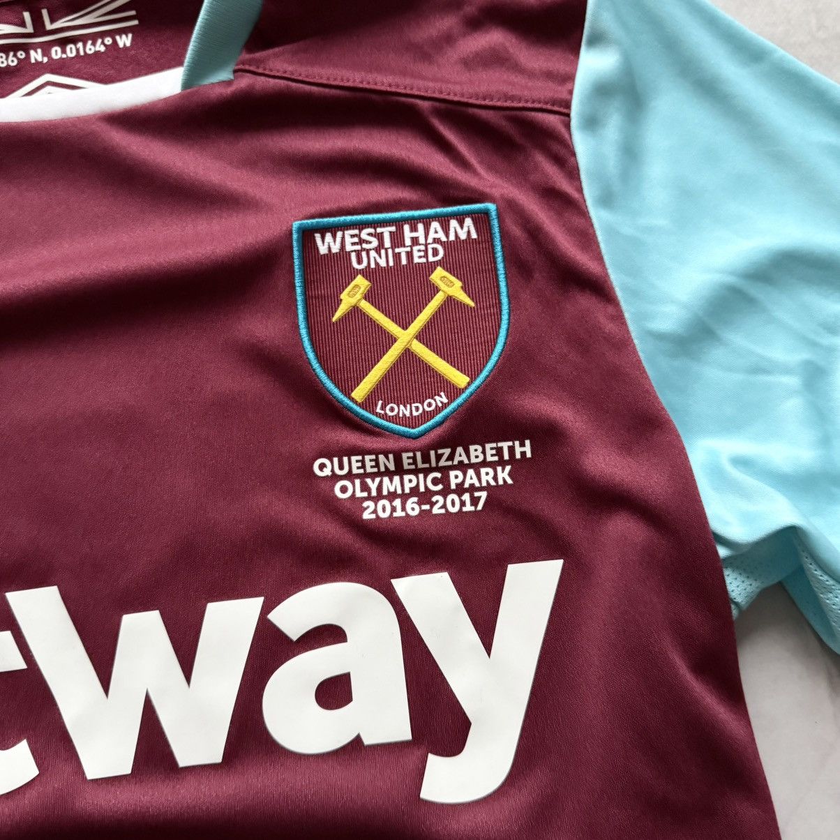 Umbro 2016/17 Umbro West Ham Queen Elizabeth SOCCER JERSEY SHIRT Size US S / EU 44-46 / 1 - 3 Thumbnail