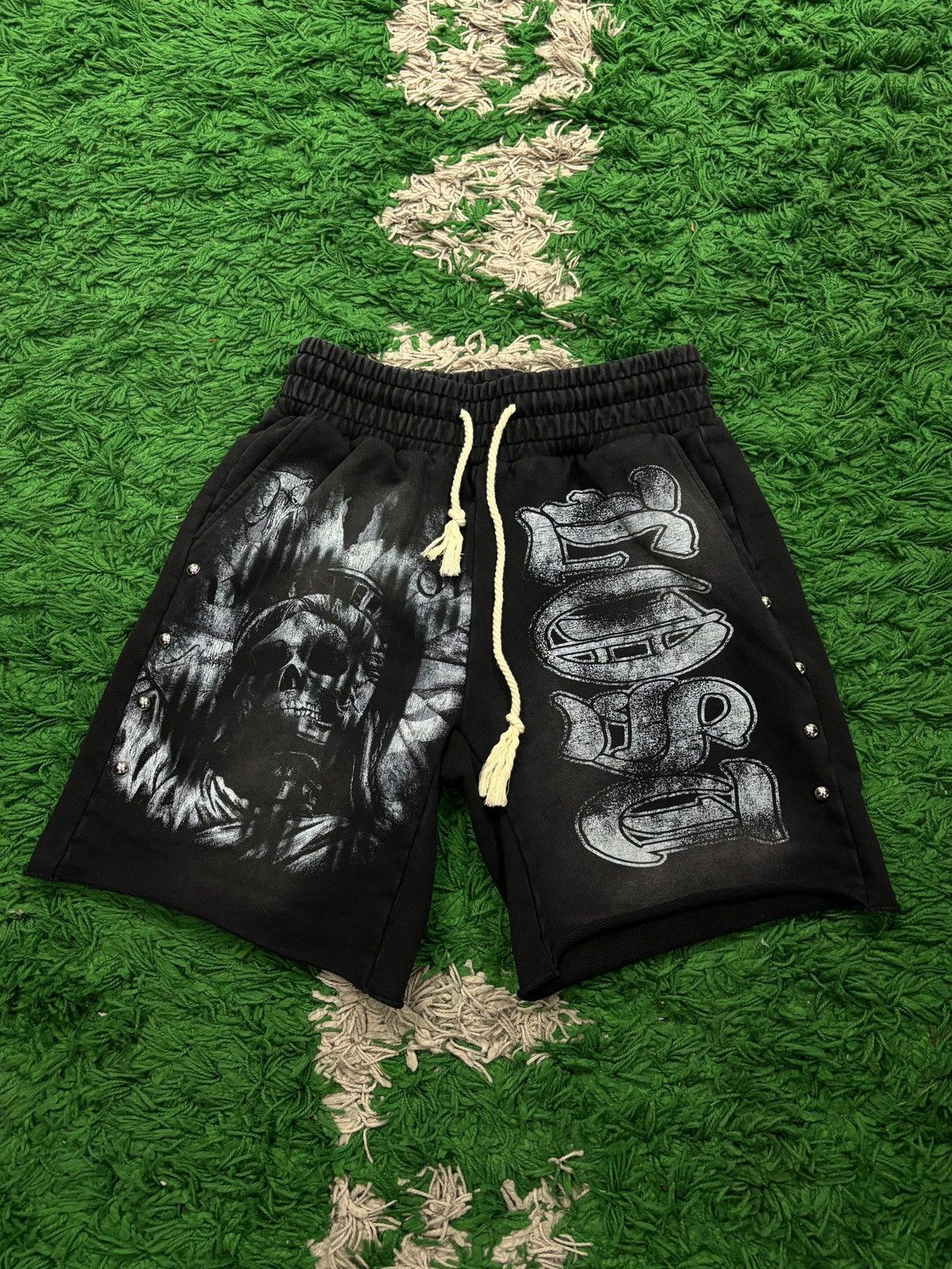 LOST INTRICACY Lost intricacy black liberty shorts Size US 38 / EU 54 - 1 Preview