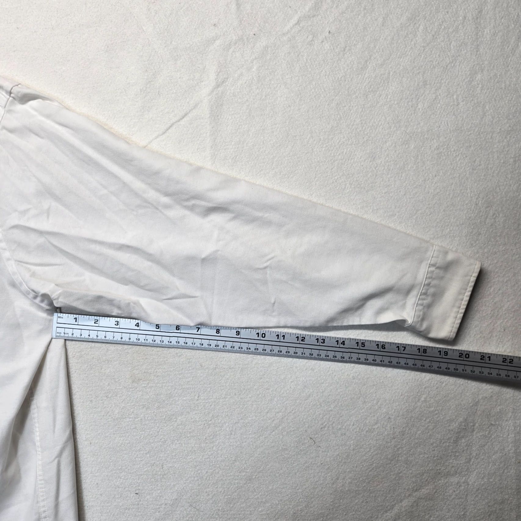 Arrow ARROW Shirt Dress Shirt Adult Men 17.5 White Solid Button Up 34/35 Lightweight Wrinkle Resistant Casual Formal 67% Cotton 33% Polyester Size 48R - 4 Thumbnail