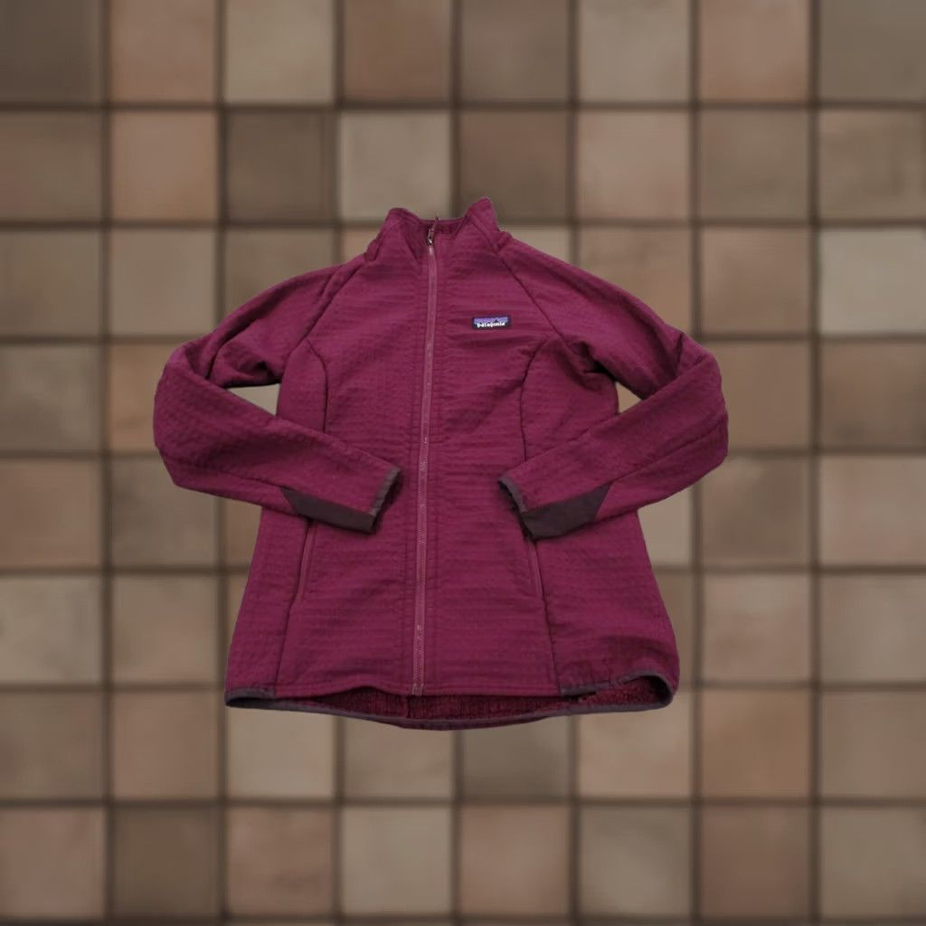 Patagonia Patagonia Jacket Womens XS Purple Regulator Outdoor Coat Sweater Hiking Camping Size XS / US 0-2 / IT 36-38 - 1 Thumbnail