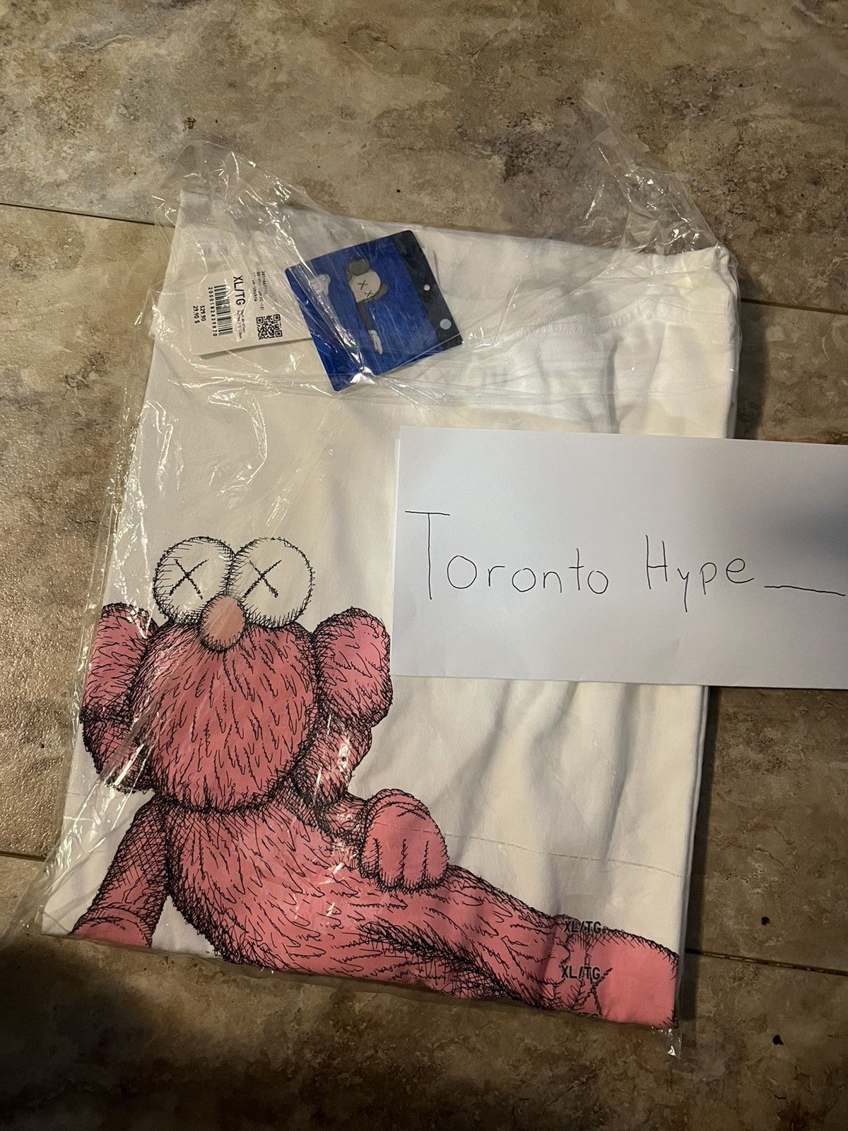 Kaws × Uniqlo Kaws x Uniqlo 2023 Collab Size US XL / EU 56 / 4 - 5 Thumbnail