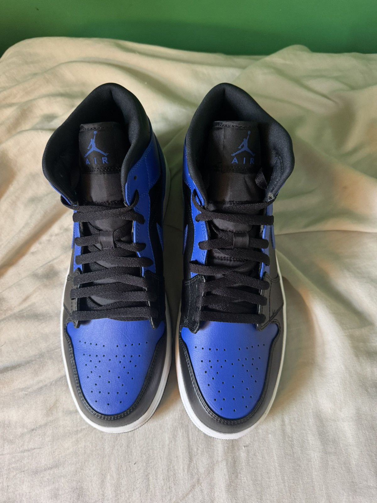 Jordan Brand Nike Jordan 1 mid hyper royal 2020 Size US 11 / EU 44 - 4 Thumbnail