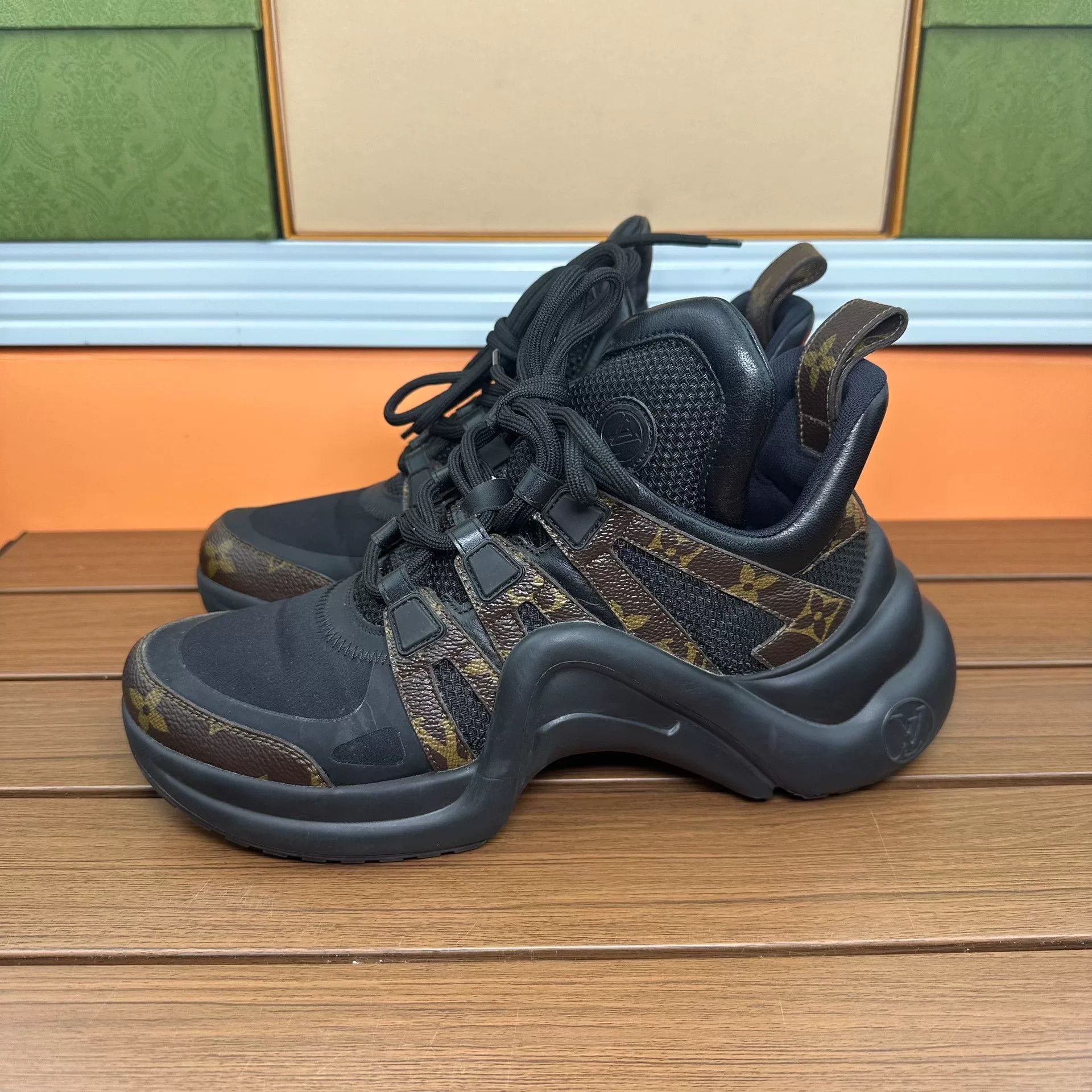 Louis Vuitton Louis Vuitton Printed Brown Lowtop Sneakers it_37 Women Size US 7 / IT 37 - 1 Thumbnail