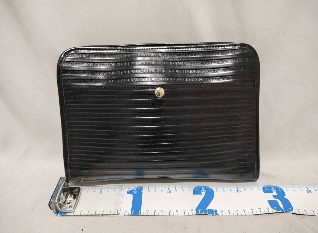 Valentino Mario Valentino Vintage Black Leather Clutch Bag Size ONE SIZE - 3 Thumbnail