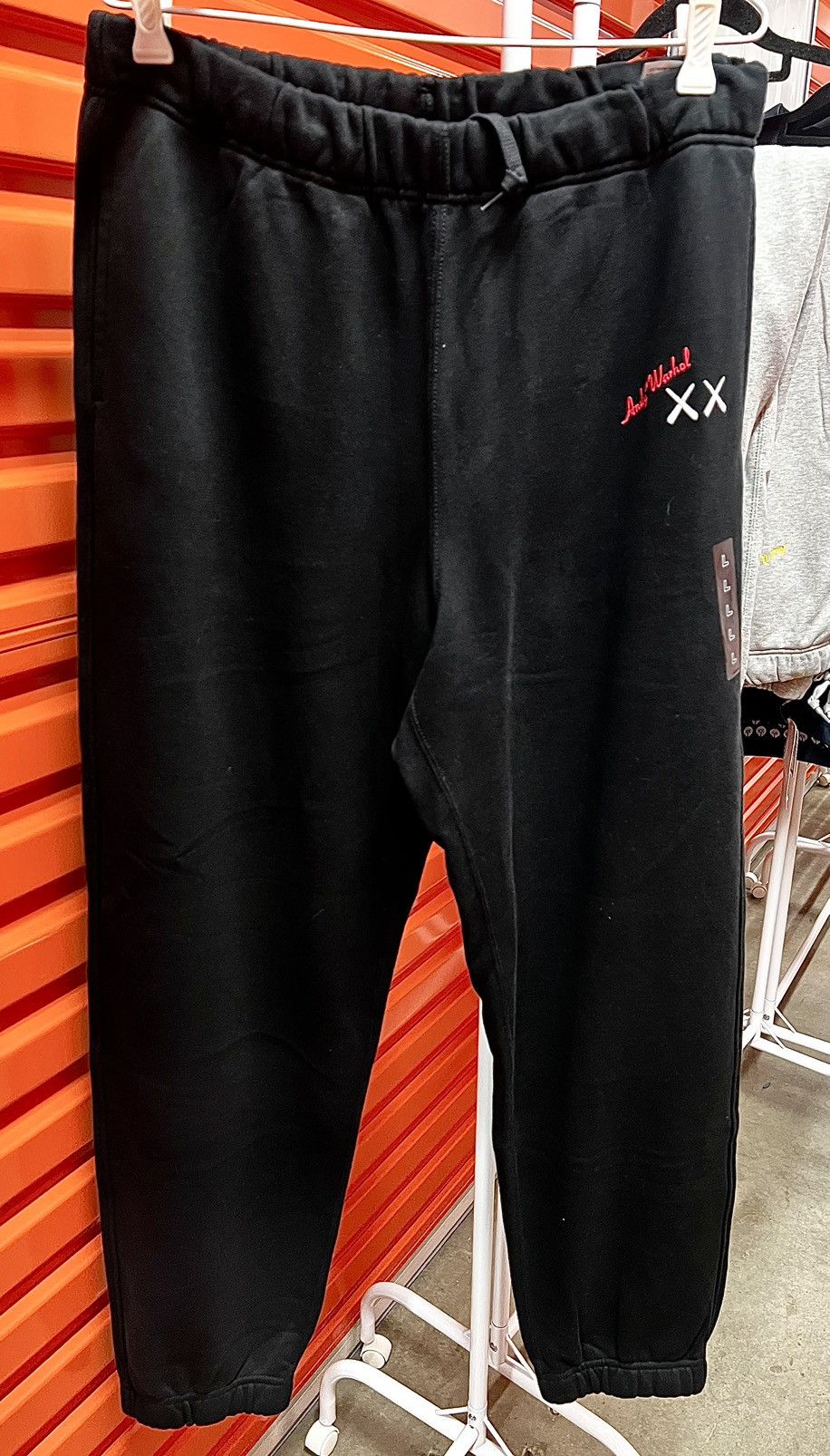 Andy Warhol × Kaws × Uniqlo Kaws Companion Andy Warhol Uniqlo Black Sweatpants size L Size US 35 - 4 Thumbnail