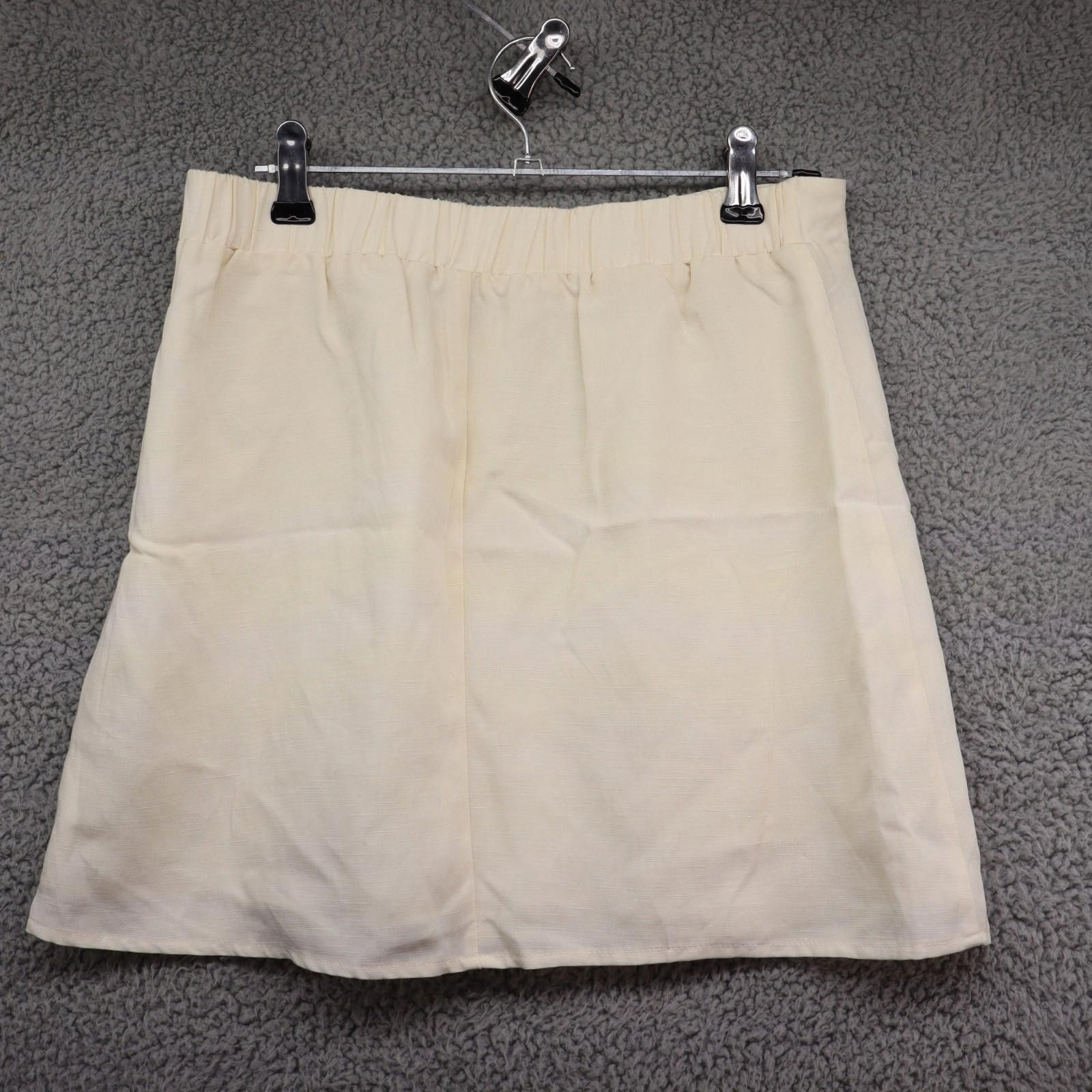 Forever 21 FOREVER 21 Off White A-Line Mini-Skirt XS EUC Size 26" / US 2 / IT 38 - 4 Thumbnail