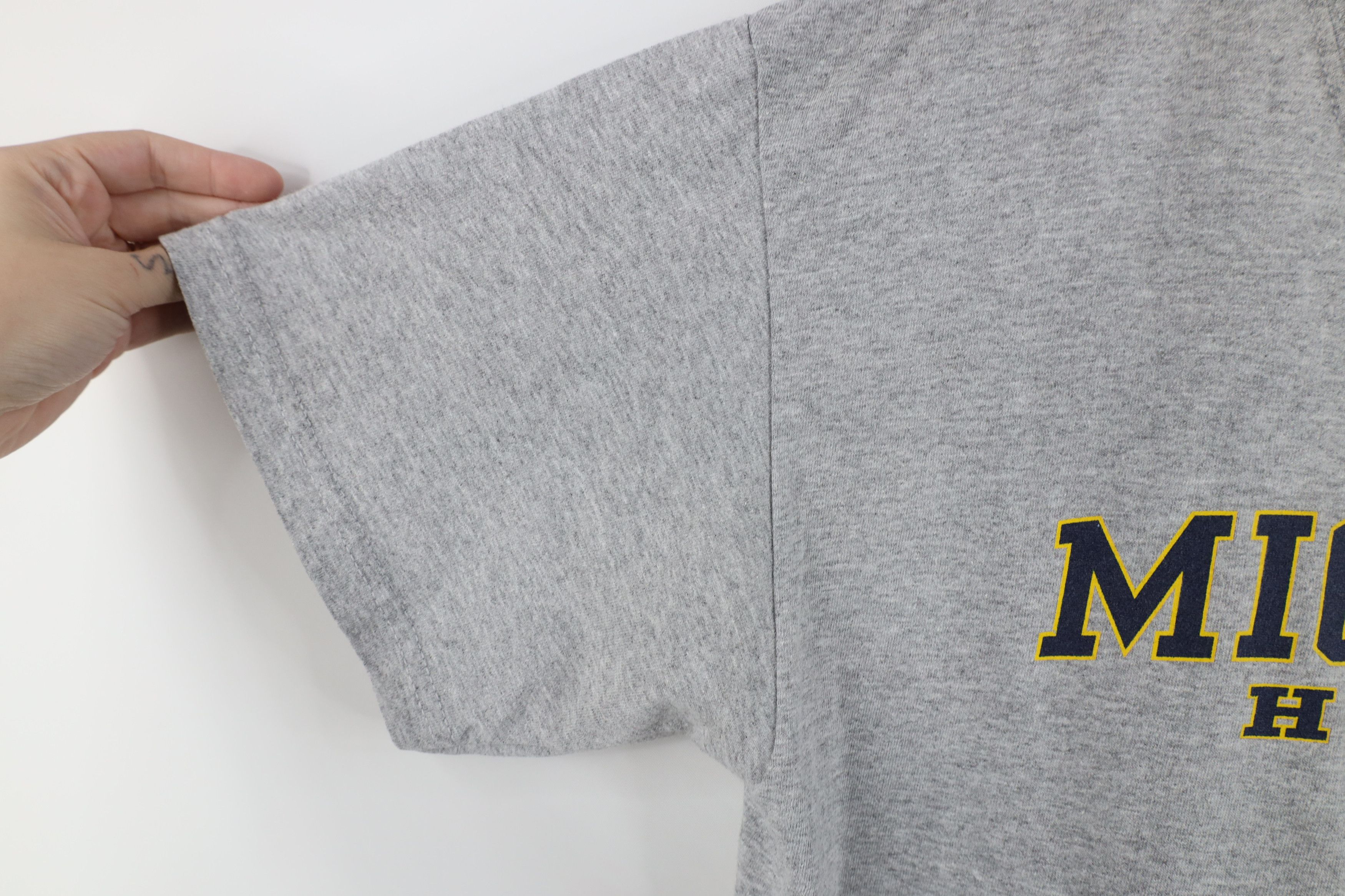 Vintage Vintage 90s University of Michigan Hockey T-Shirt Gray Size US L / EU 52-54 / 3 - 7 Thumbnail