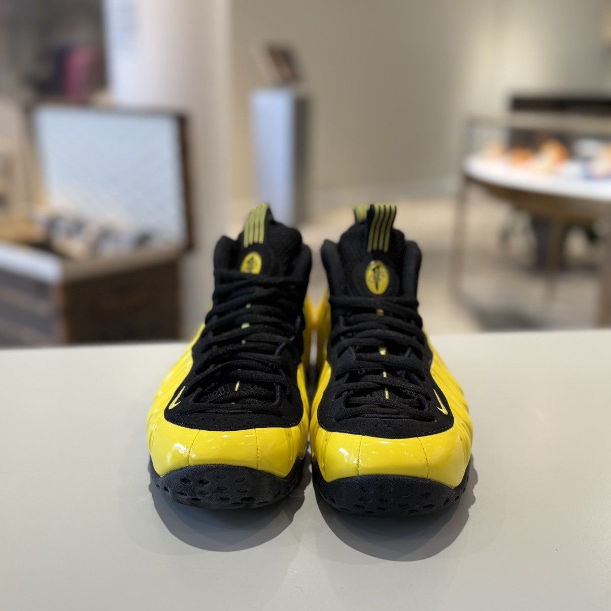 Nike Nike Air Foamposite One Wu-Tang Optic Yellow Size US 10 / EU 43 - 2 Thumbnail