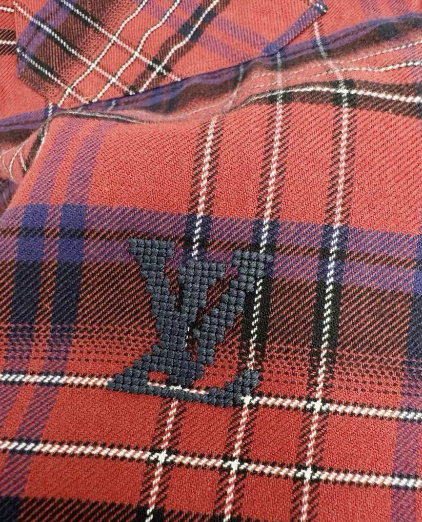 Louis Vuitton Louis Vuitton LV shirt, Size M / US 6-8 / IT 42-44 - 2 Thumbnail