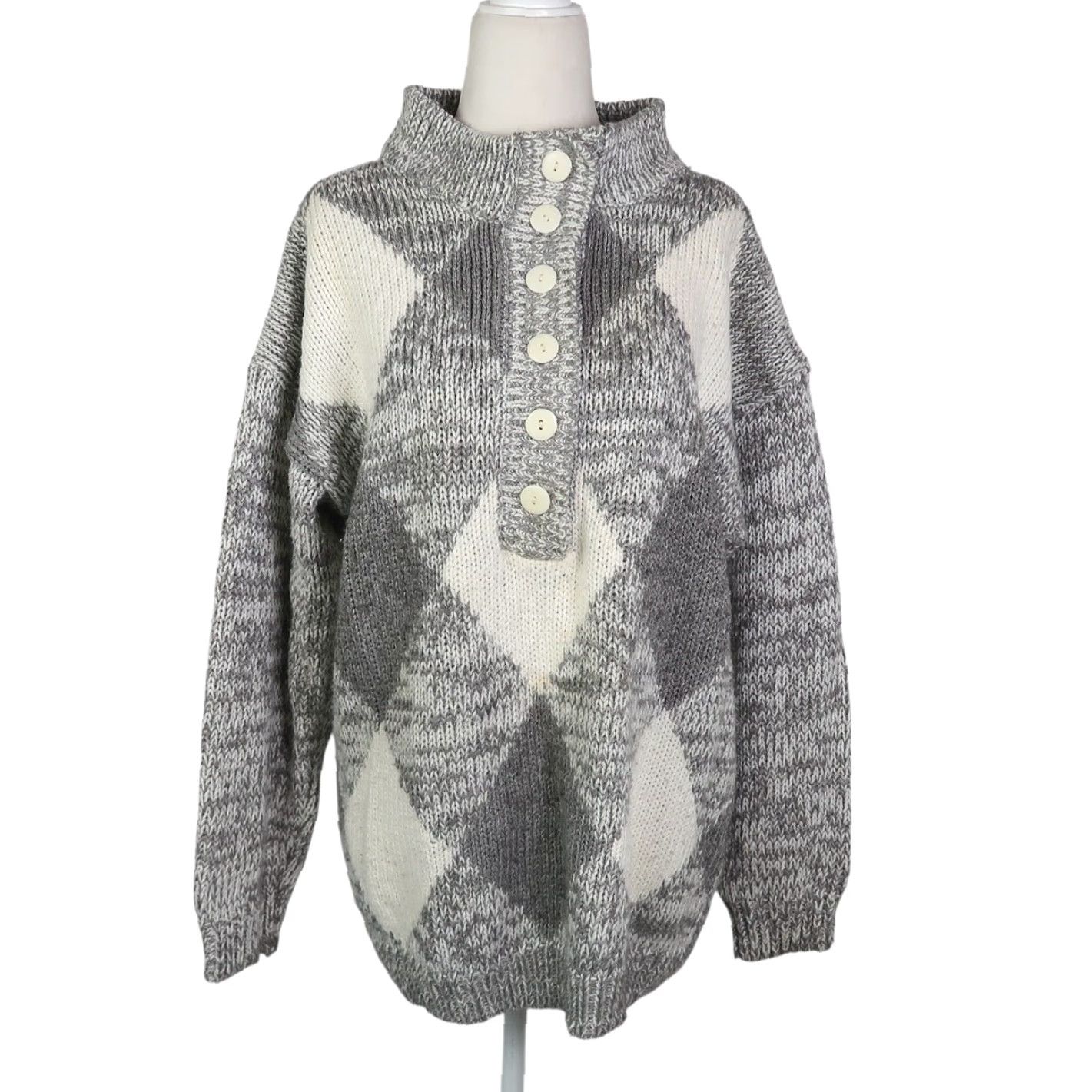 Vintage VINTAGE Yoido Club Diamond Check Henley Sweater S Womens Pullover Long Sleeve Knit 90s 80s Argyle Ramie Acrylic Cream Grey Size S / US 4 / IT 40 - 2 Thumbnail