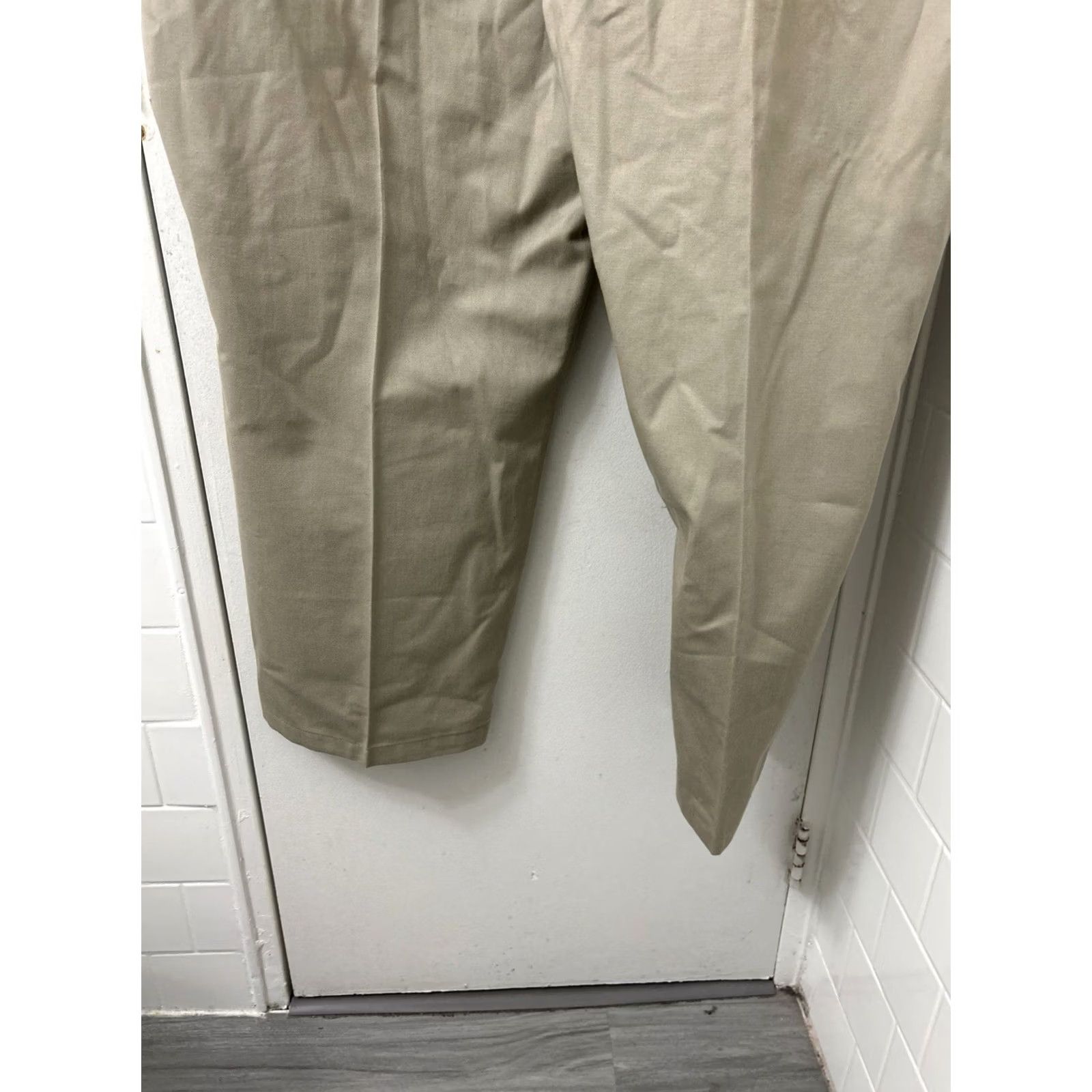 Haggar Haggar Black Label Pants Mens 52x30 Khaki Classic Fit YKK Comfort Equipped Slanted Pocket Flat Front 52 Beige Cotton Blend Modern Classic Mens Size US 36 / EU 52 - 3 Thumbnail