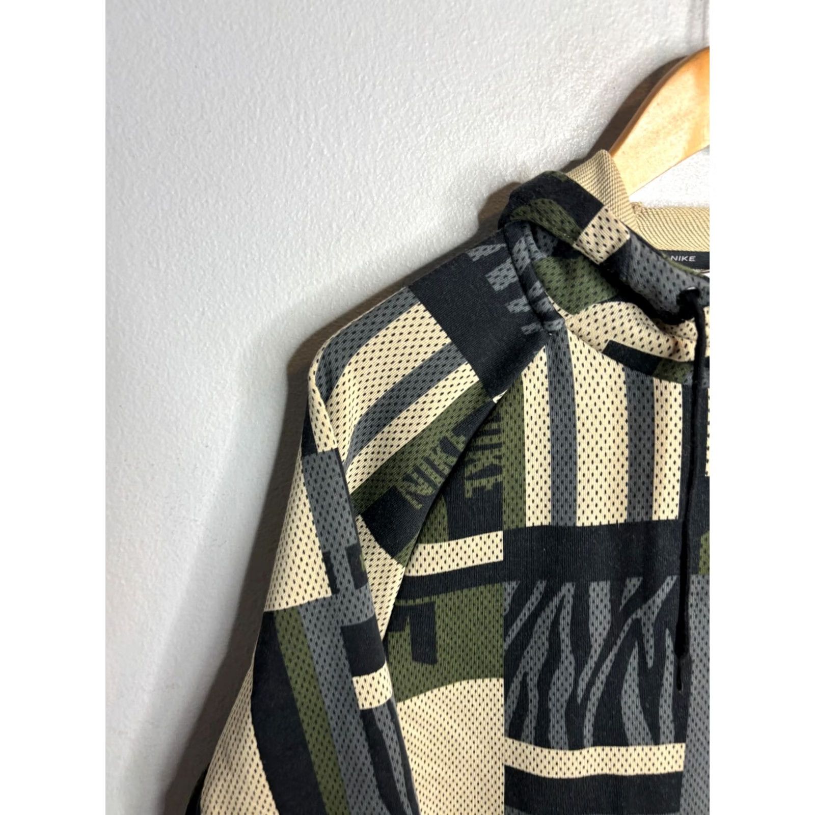Nike Nike Dri-FIT Cargo DQ4492-325 Mens Pullover Hoodie S Camouflage Multicolor City Sports Hooded Pockets Moisture Wicking Football Size US S / EU 44-46 / 1 - 2 Thumbnail