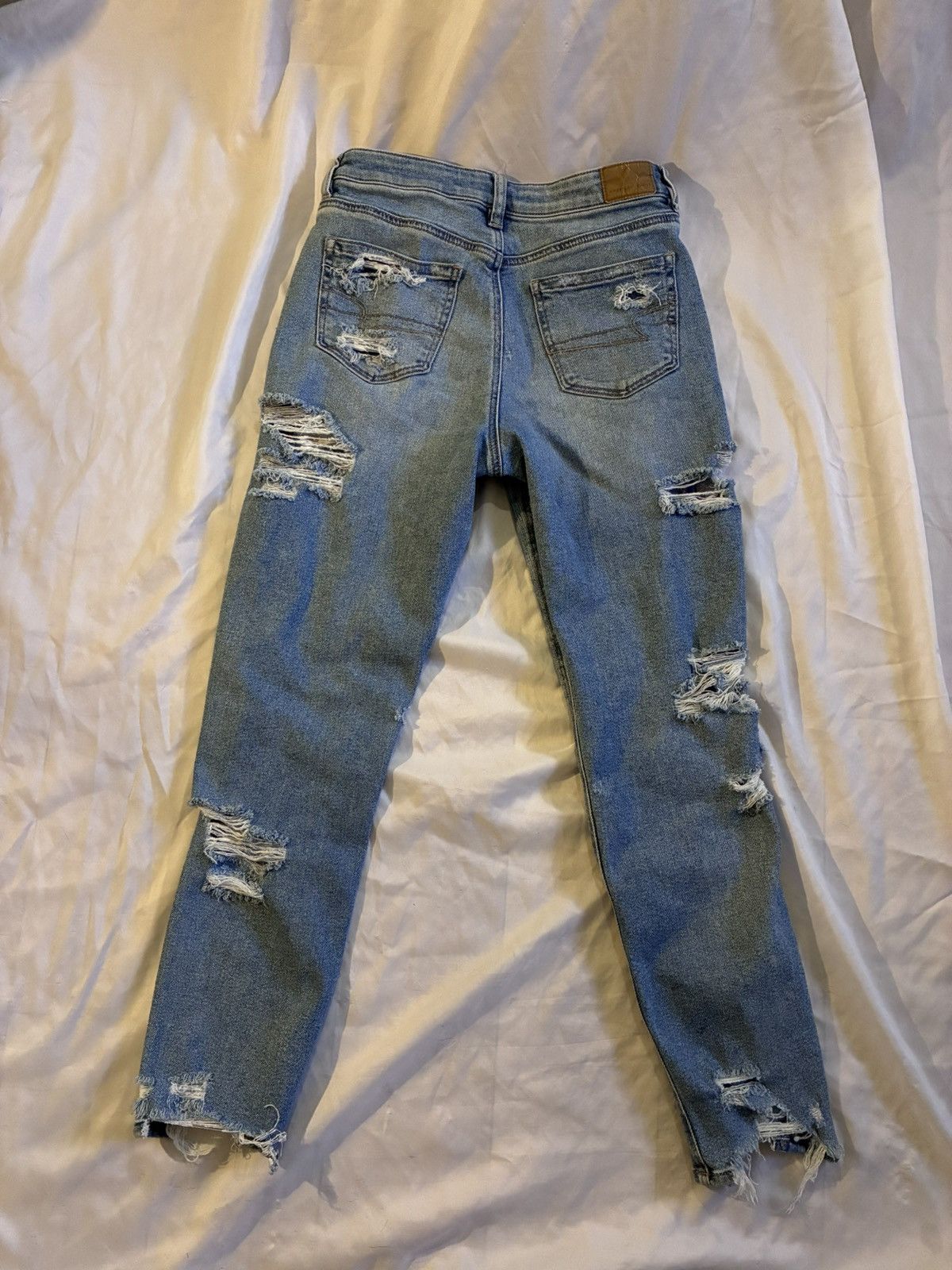 American Eagle Outfitters American Eagle Strigid Distressed Mom Jeans Size 27" / US 4 / IT 40 - 4 Thumbnail