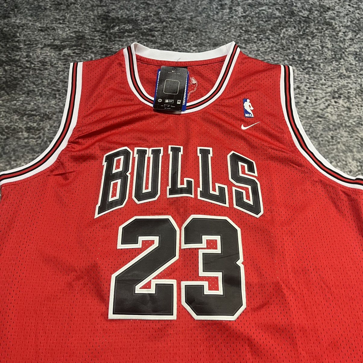 Nike Vintage Michael Jordan Chicago Bulls Nike #23 Home Jersey Size US XXL / EU 58 / 5 - 5 Thumbnail