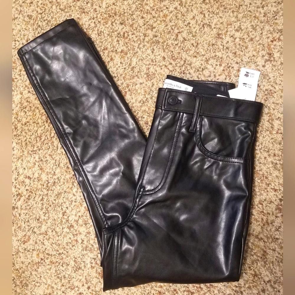 Abercrombie & Fitch NWT Abercrombie & Fitch Vegan Leather Skinny High Rise 0 Size 25" / US 0 / IT 36 - 1 Thumbnail