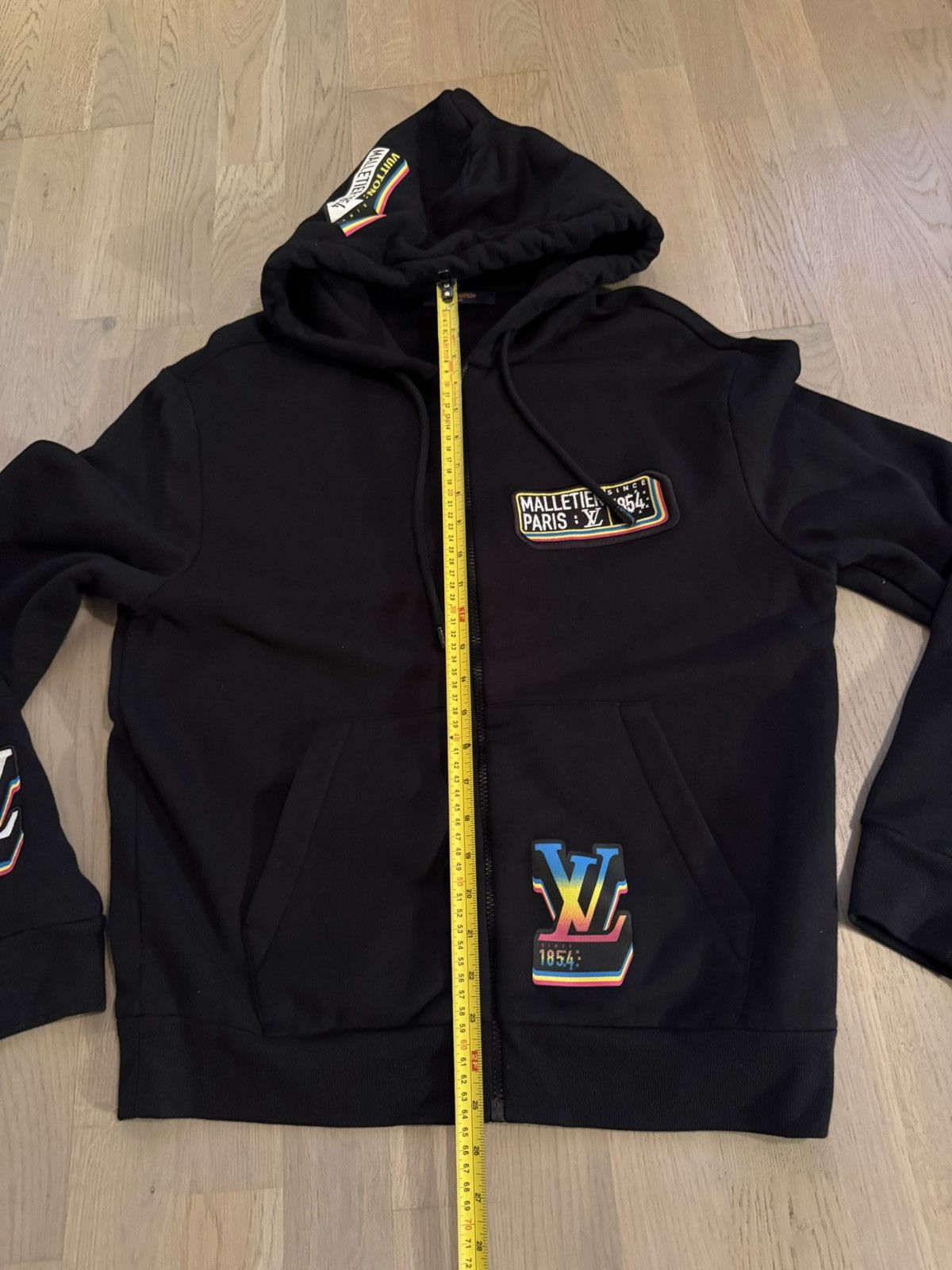 Louis Vuitton Louis Vuitton hoodie study all photos for tape measurements Size US M / EU 48-50 / 2 - 9 Thumbnail