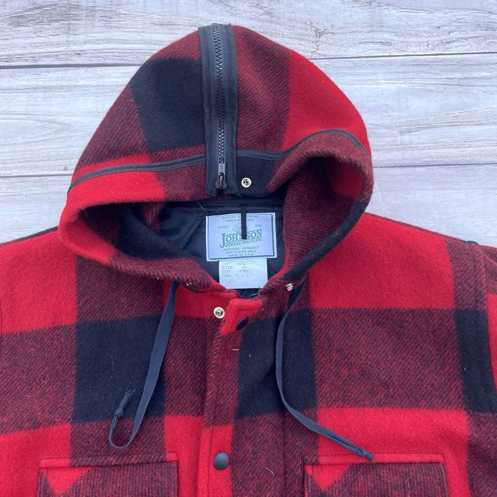 Johnson Woolen Mills VINTAGE Johnson Woolen Mills Buffalo Plaid Hooded Wool Hunting Jacket 44 Men Coat Jacket Wool 60s 70s Hunting Hooded Pockets Red Regular, USA Size US S / EU 44-46 / 1 - 6 Thumbnail