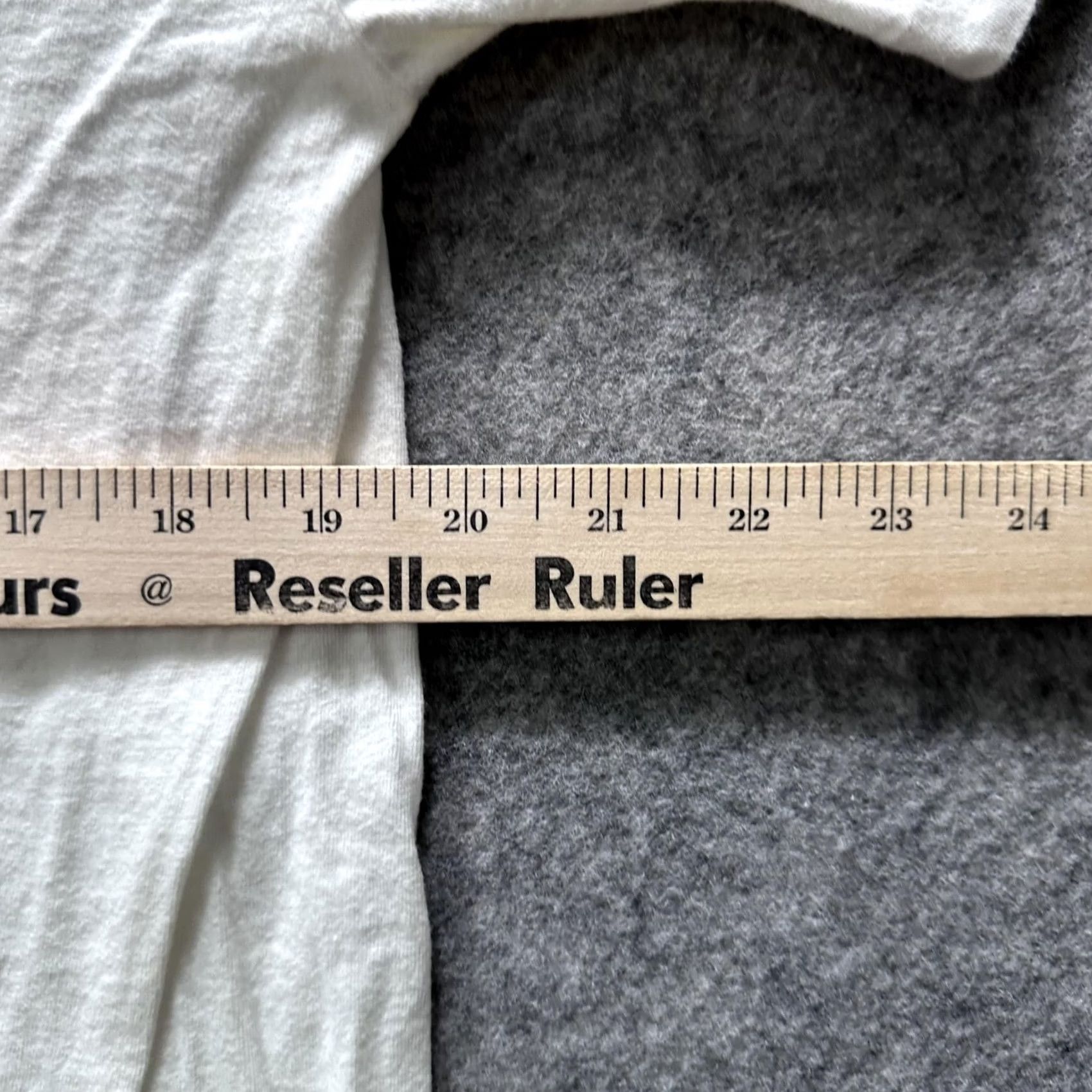 Hanes VINTAGE Hanes Shirt Mens L White Crew Neck Tee Size US L / EU 52-54 / 3 - 7 Thumbnail