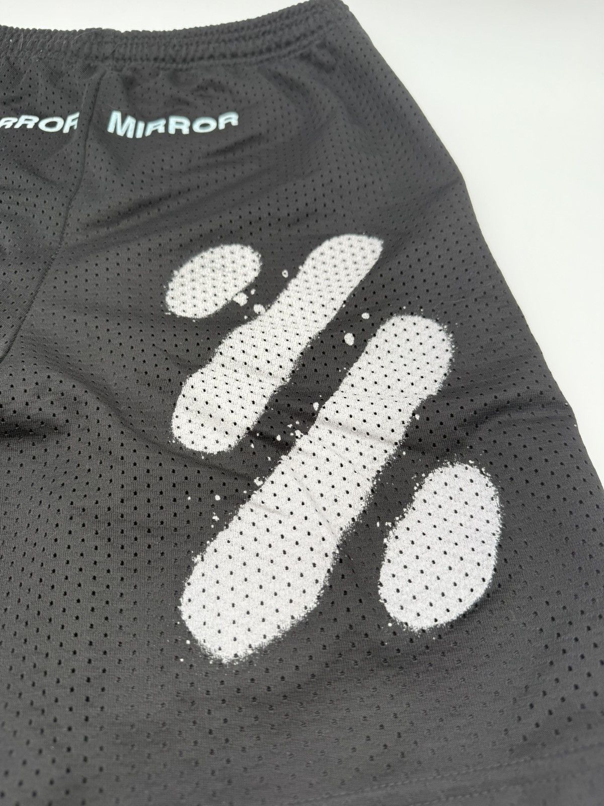 Off-White OFF-WHITE MESH DIAG SPRAY SHORTS WITH MIRROR MIRROR PRINT Size US 29 - 3 Thumbnail