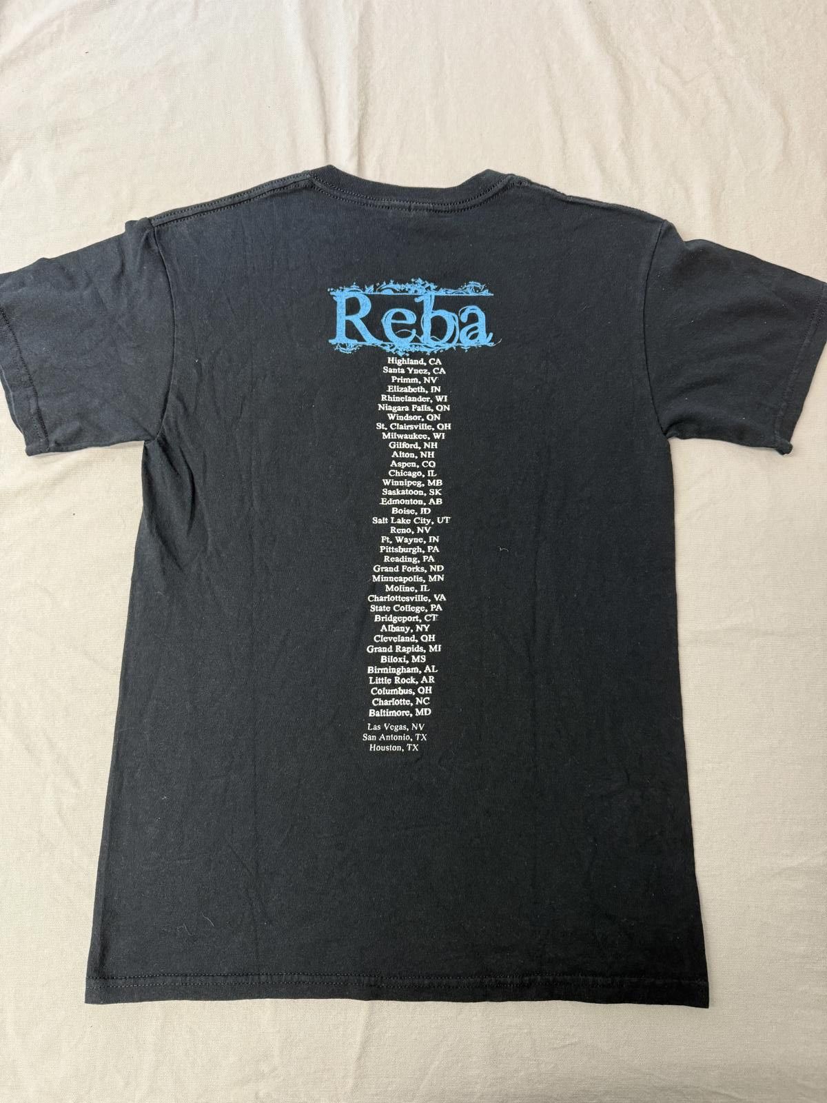 Gildan Reba McEntire T-shirt Tour Cute Reba Photo Tee - S Size US S / EU 44-46 / 1 - 4 Thumbnail