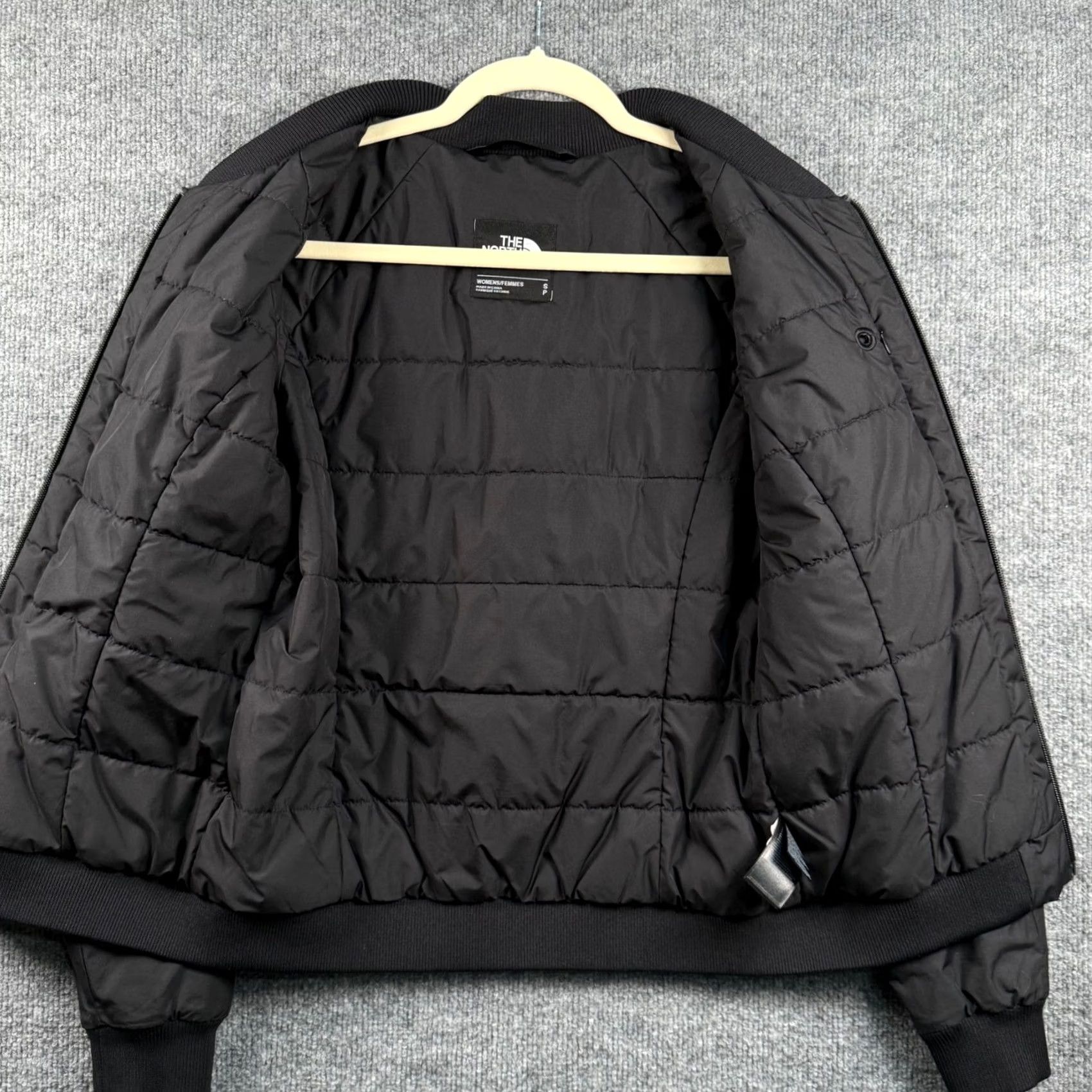 The North Face The North Face Jester Bomber Jacket Small Black Insulated Polyester Zip Pockets Womens Size S / US 4 / IT 40 - 2 Thumbnail