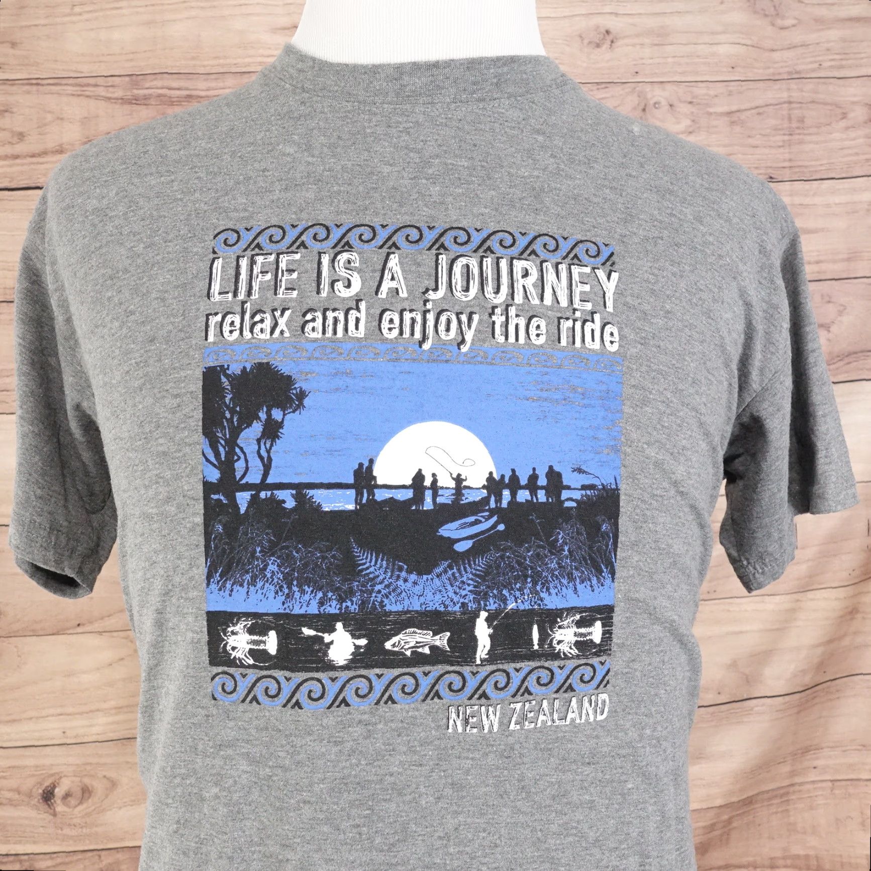 Vintage NEW ZEALAND TRAVEL T-SHIRT - LIFE IS A JOURNEY - Gray - Unisex Adult XL Size US XL / EU 56 / 4 - 2 Thumbnail