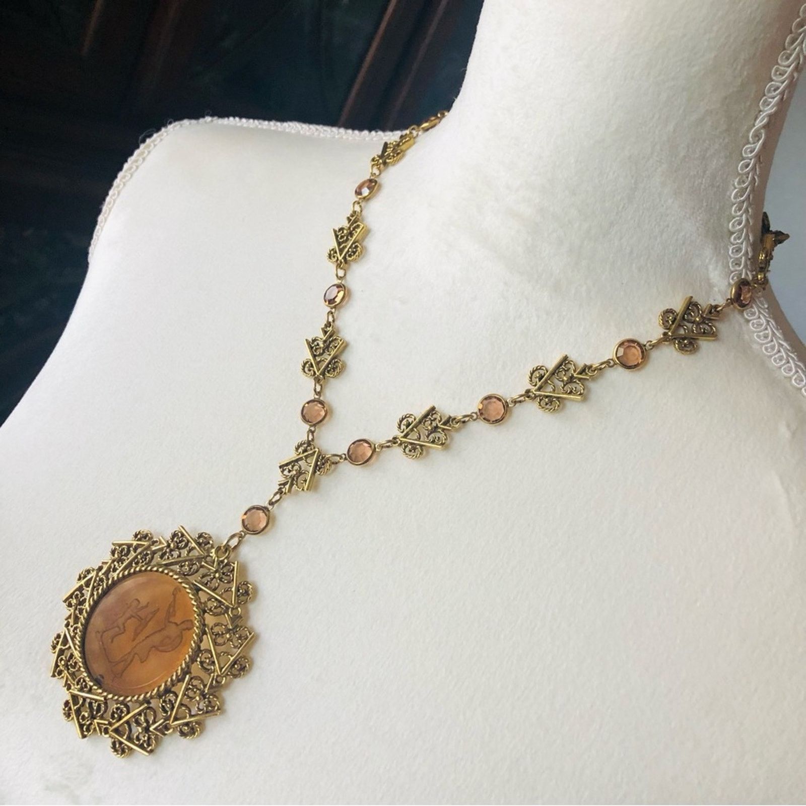 Vintage Vintage Goldette large glass intaglio Cupid cameo necklace Size ONE SIZE - 5 Thumbnail