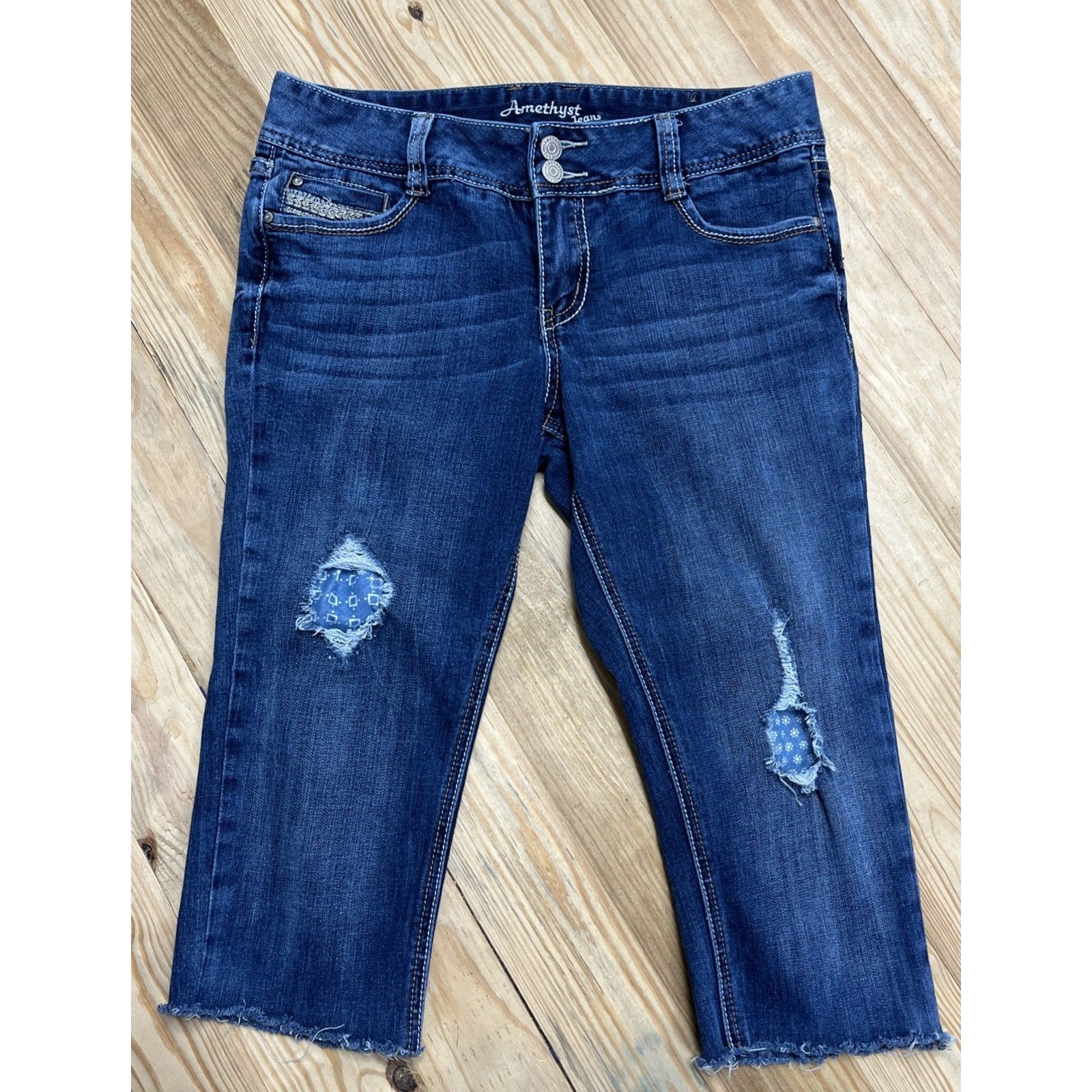 Other Amethyst Jeans Embroidered Capri Sz 7 Size 31" - 1 Thumbnail