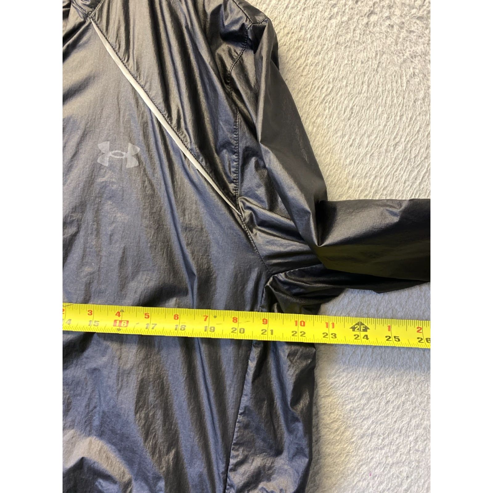 Under Armour VINTAGE? No. Under Armour Run Impasse Reflect Men’s L Waterproof Jacket Run Black Size US L / EU 52-54 / 3 - 5 Thumbnail