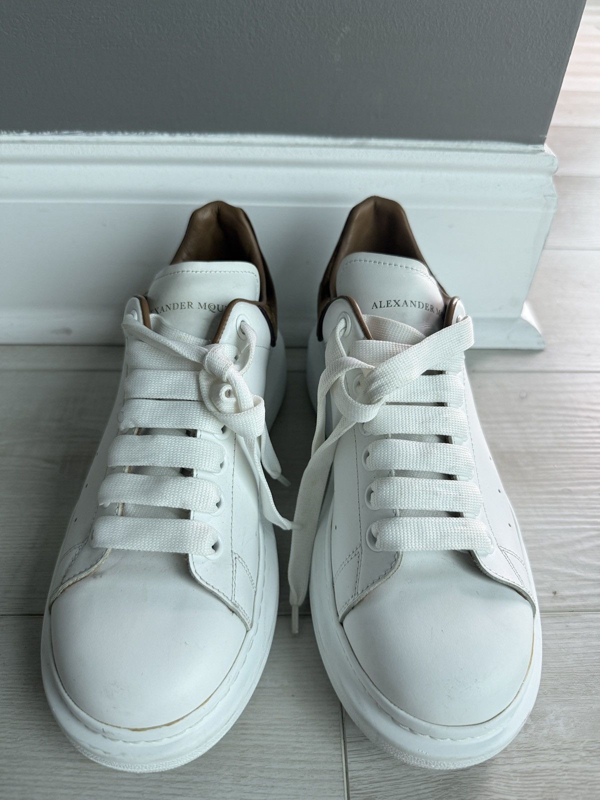 Alexander McQueen Alexander Mcqueen size 39 white/brown Size US 6 / EU 39 - 2 Thumbnail
