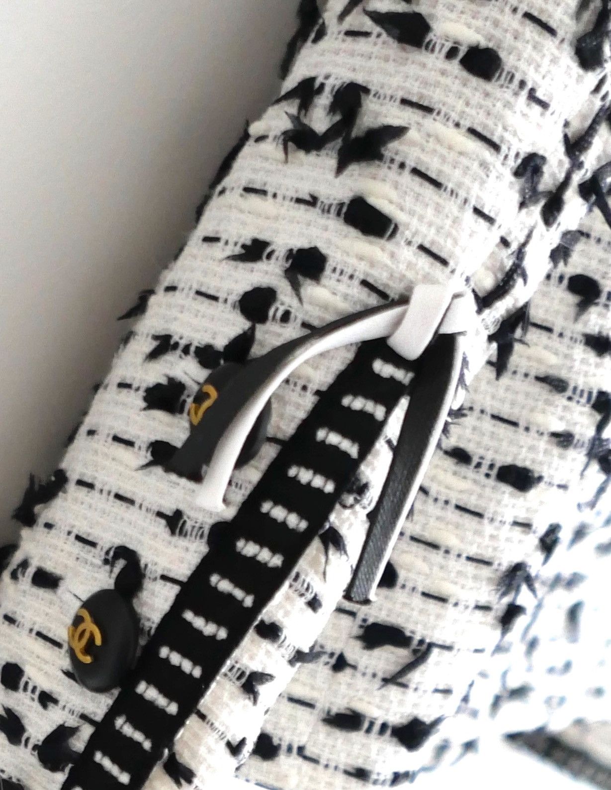 Chanel Chanel Cruise 1995 95C Black & White Fantasy Tweed Jacket Size M / US 6-8 / IT 42-44 - 5 Thumbnail