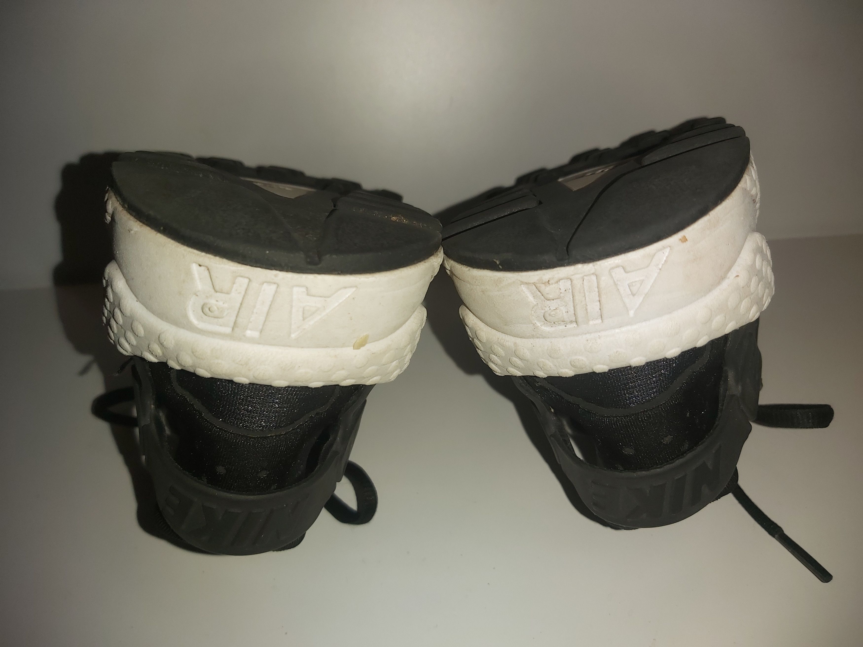 Nike 35,5eur 5us NIKE AIR HUARACHE WMNS "Black-White" 634835-006 Size US 5 / IT 35 - 18 Thumbnail
