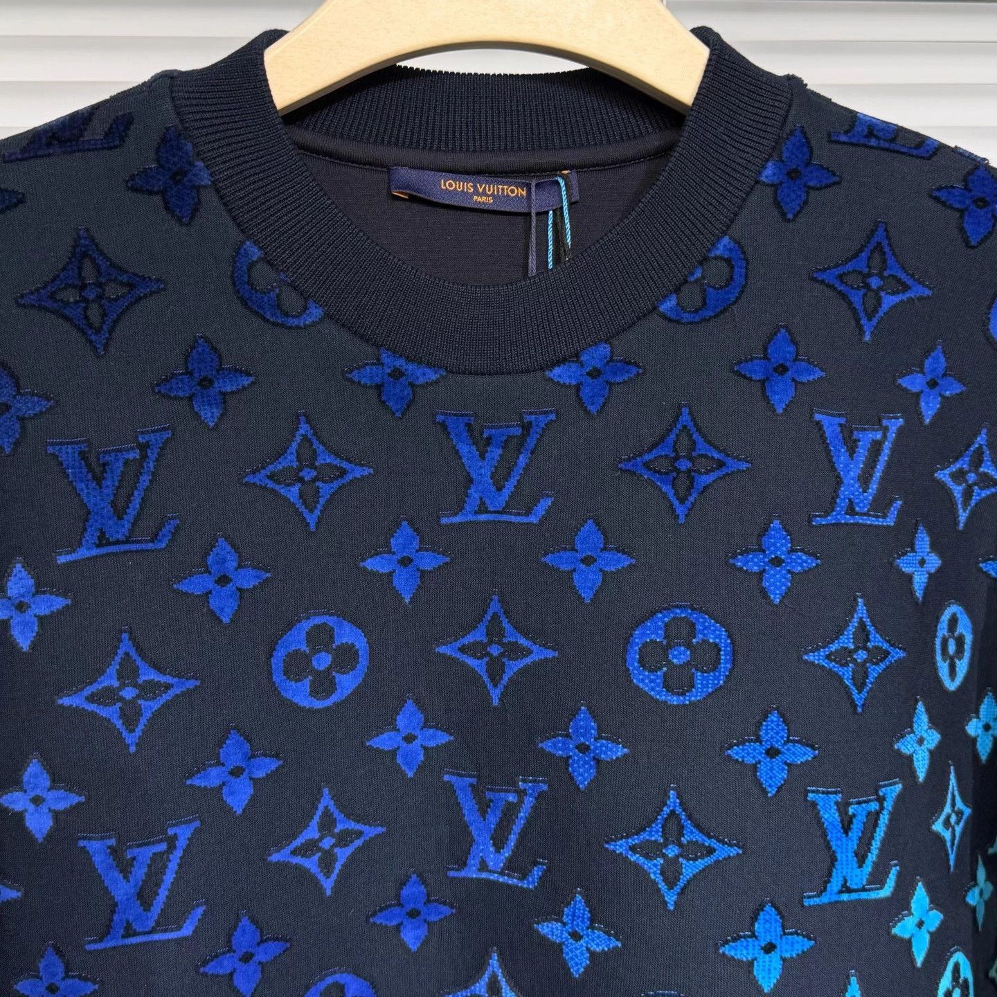 Louis Vuitton LV M blue green gradient monogram flocked sweatshirt Size US M / EU 48-50 / 2 - 3 Thumbnail