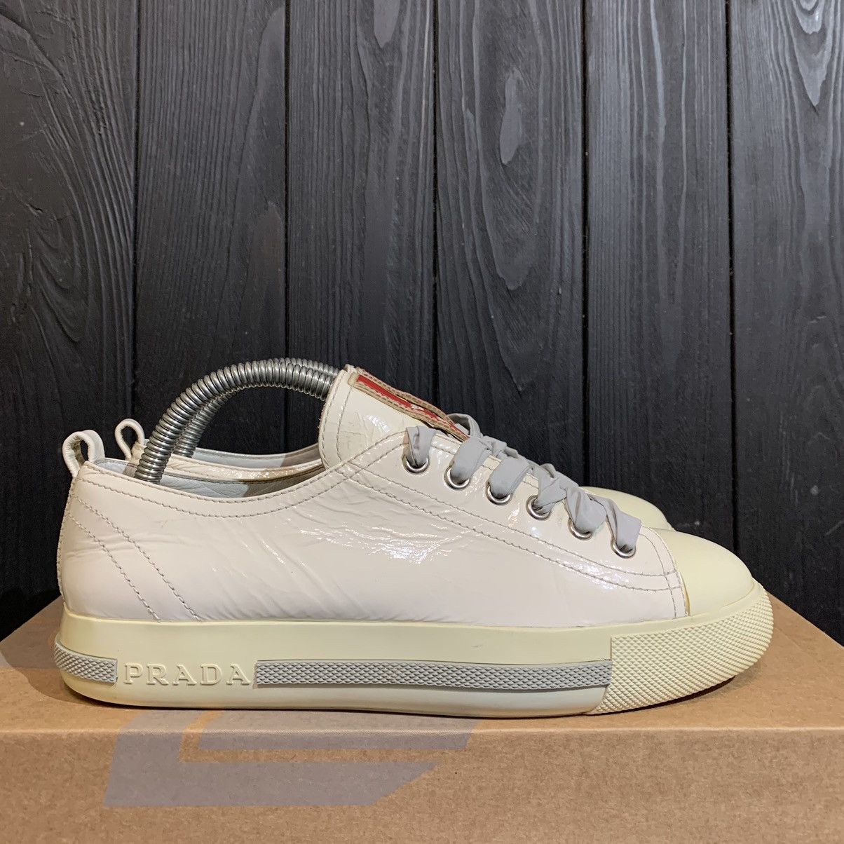 Prada × Vintage Prada Red Tab Leather Sneakers Size 35.5 Size US 5.5 / IT 35.5 - 2 Thumbnail