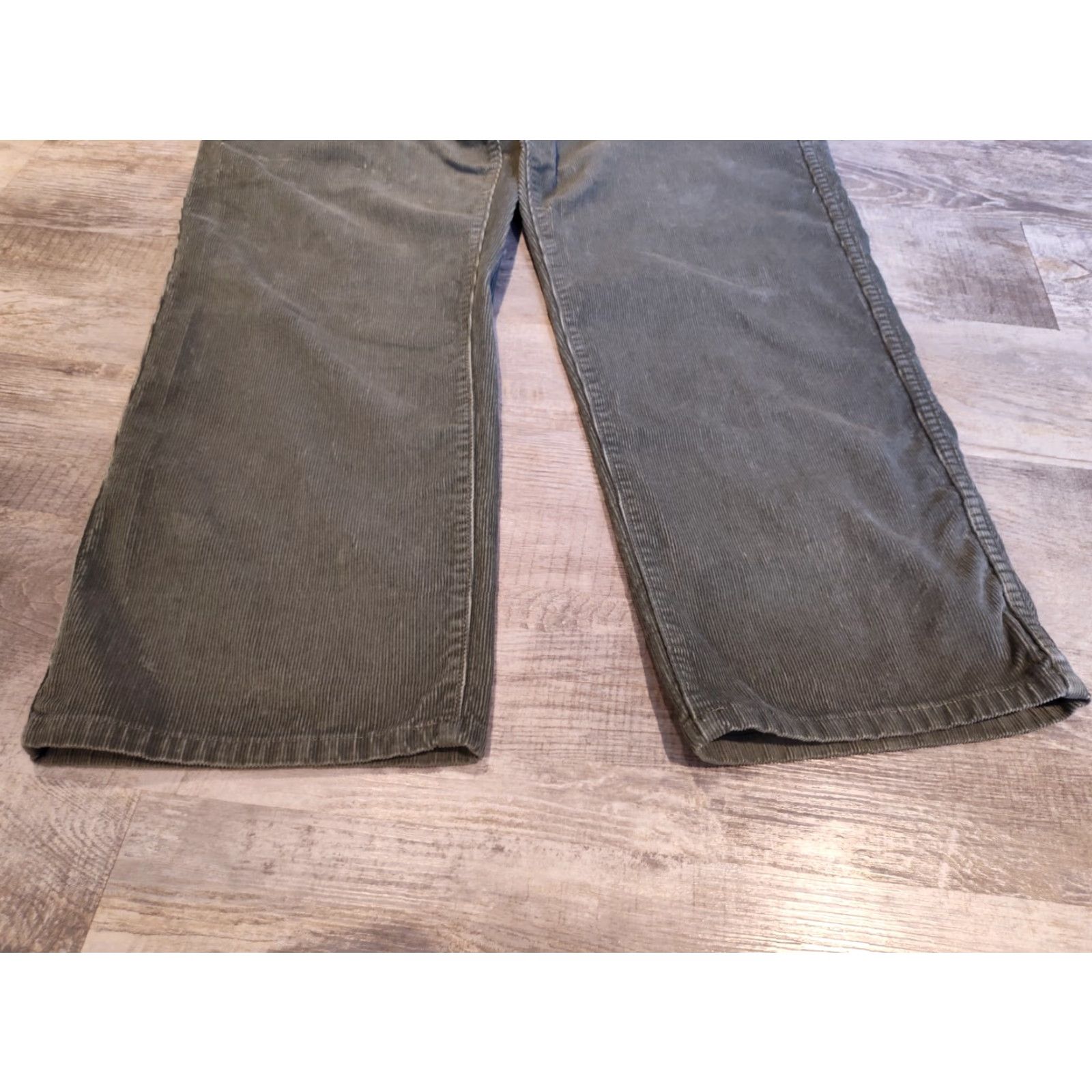Vintage LL Bean Men’s Green Corduroy Pants Regular 38x30 Khakis Straight Front 0A Comfort Waist Button Zip Size US 38 / EU 54 - 2 Thumbnail