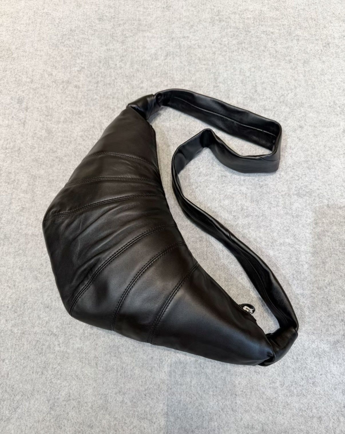 Lemaire Lemaire New Dark Lambskin Croissant Crossbody Bag KKKK9 Size ONE SIZE - 4 Thumbnail