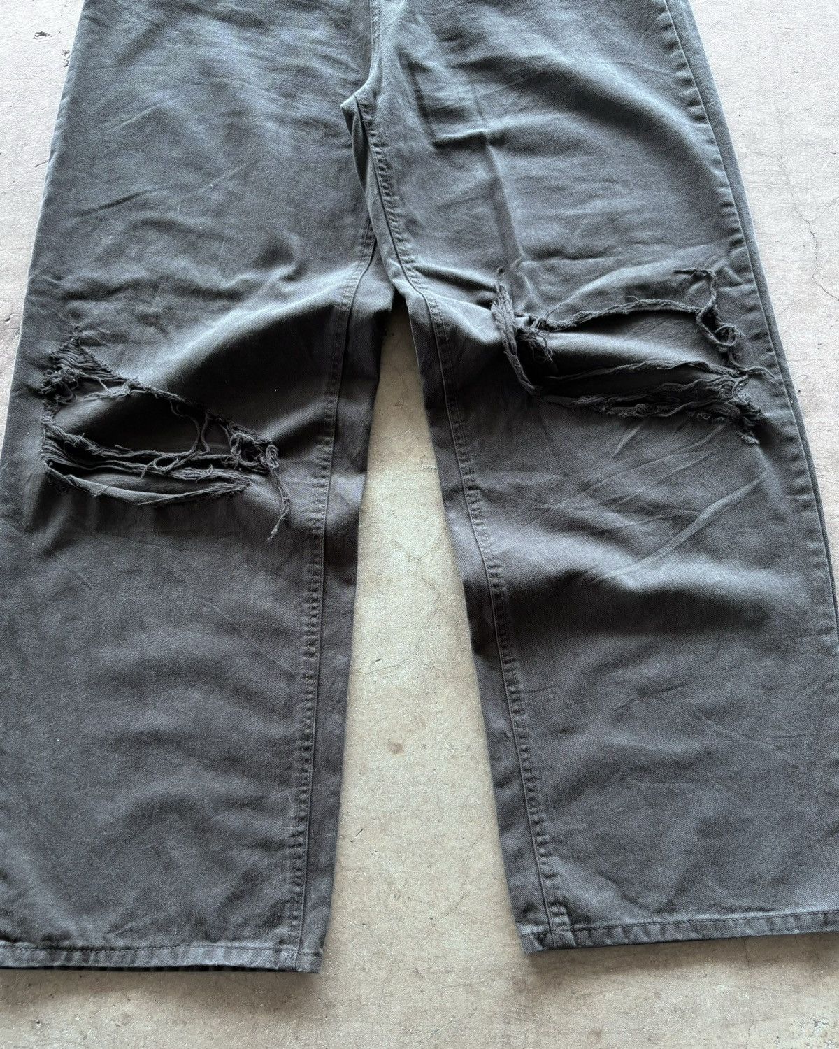 If Six Was Nine × Japanese Brand × Le Grande Bleu (L.G.B.) Ifsixwasnine Lgb Style Distressed Black Baggy Jeans Size US 31 - 2 Thumbnail