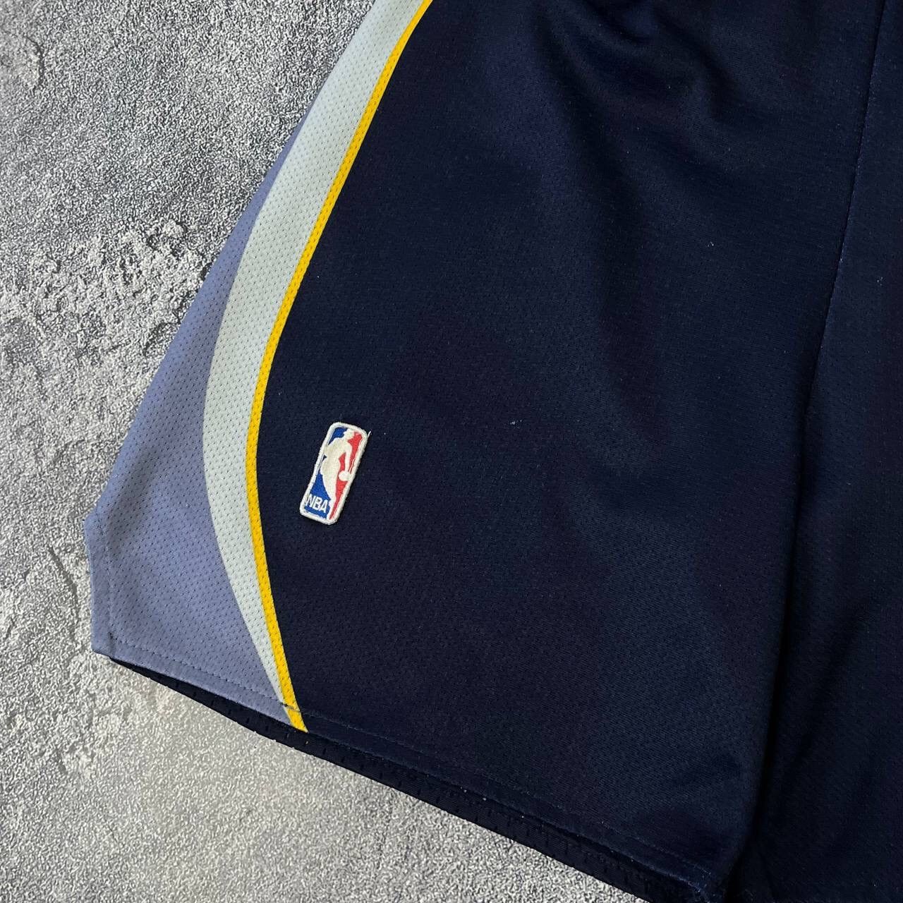 Champion Vintage Memphis Grizzlies basketball shorts champion NBA Size US 33 - 10 Thumbnail