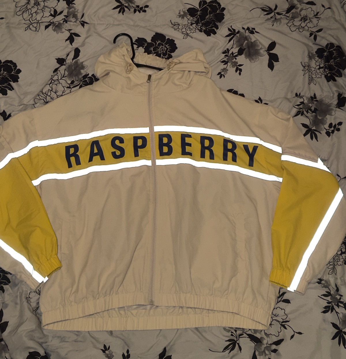 The GV Gallery RASPBERRY CREAM WINDBREAKER Size US S / EU 44-46 / 1 - 5 Thumbnail