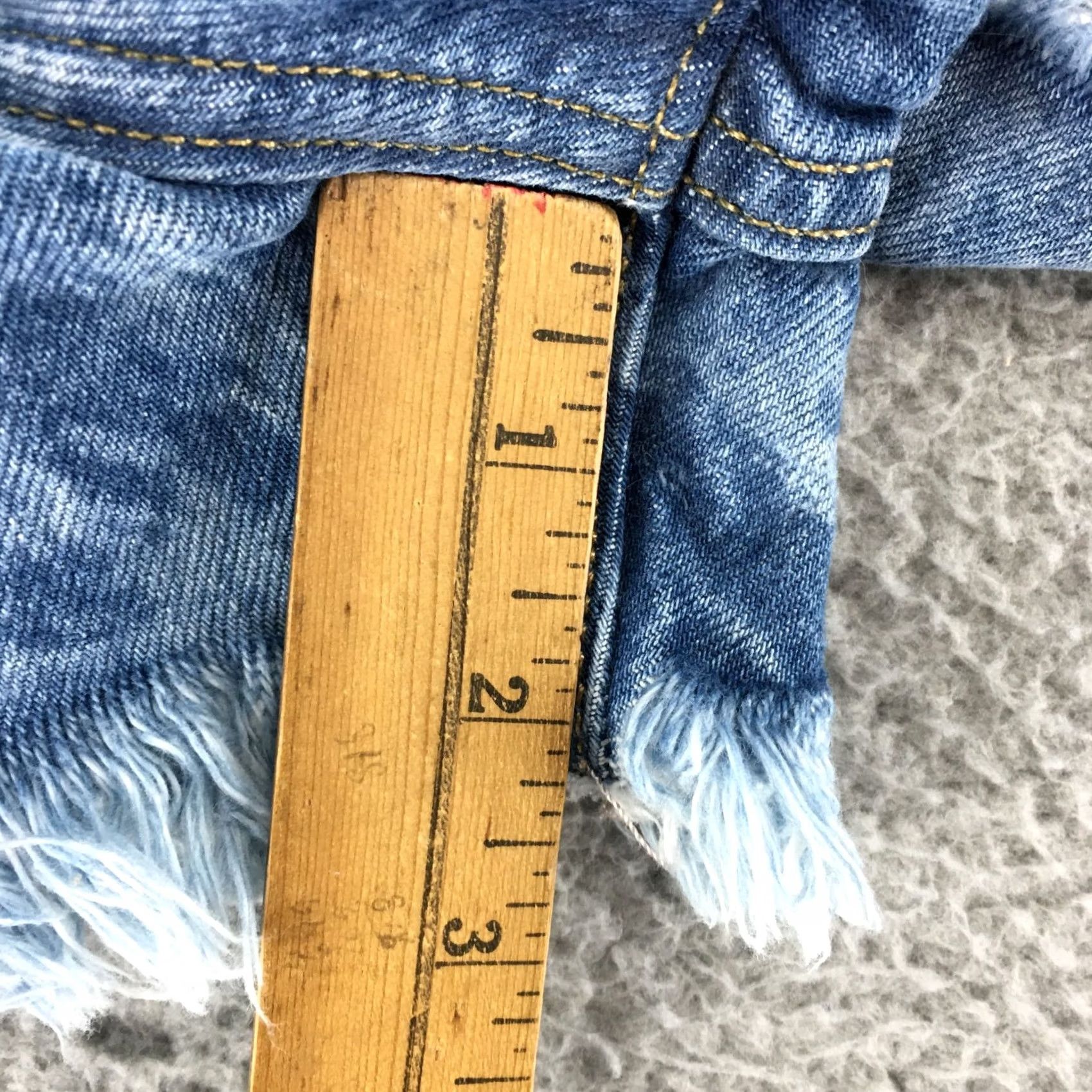 Vintage Arizona Jean Co. High Rise Vintage Cut-Off Shorts Womens 11 Blue Acid Wash Denim Size 32" / US 10 / IT 46 - 7 Thumbnail