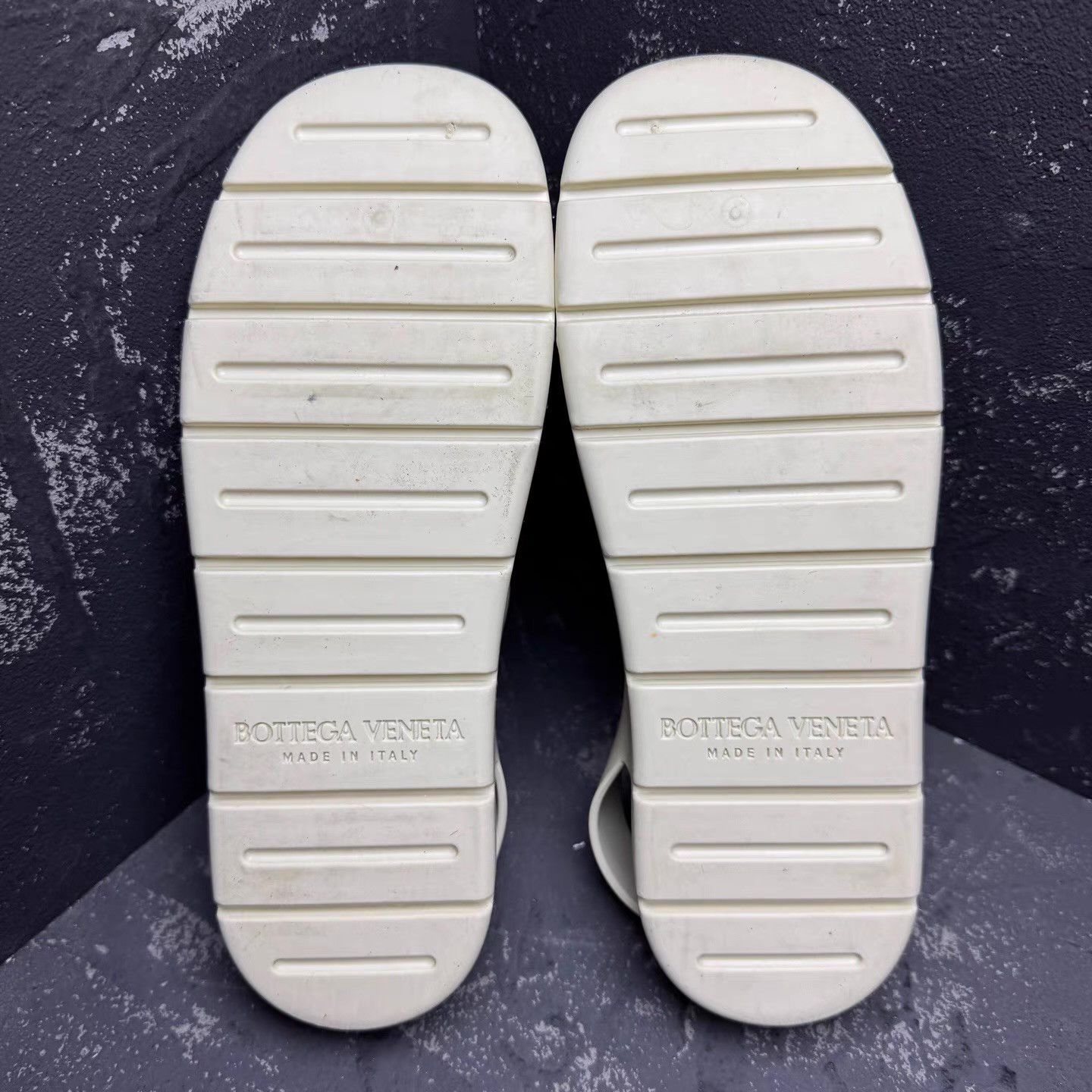 Bottega Veneta Bottega Veneta White Slide Sandals Q10 Size US 7 / IT 37 - 2 Thumbnail